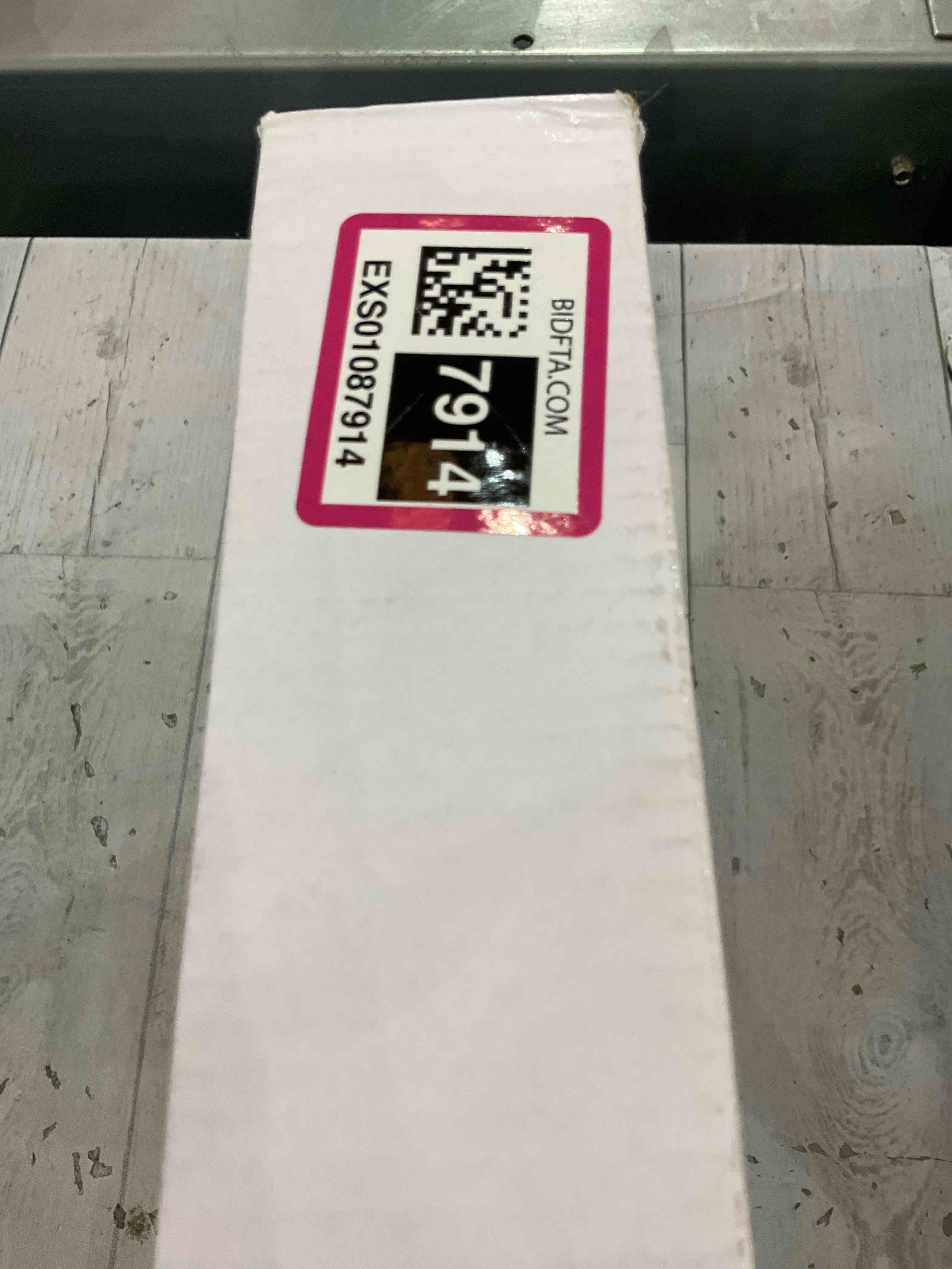 https://s3.amazonaws.com/lotting-images-prod/BargainHunt/EXS01087914_1710337367606.jpeg