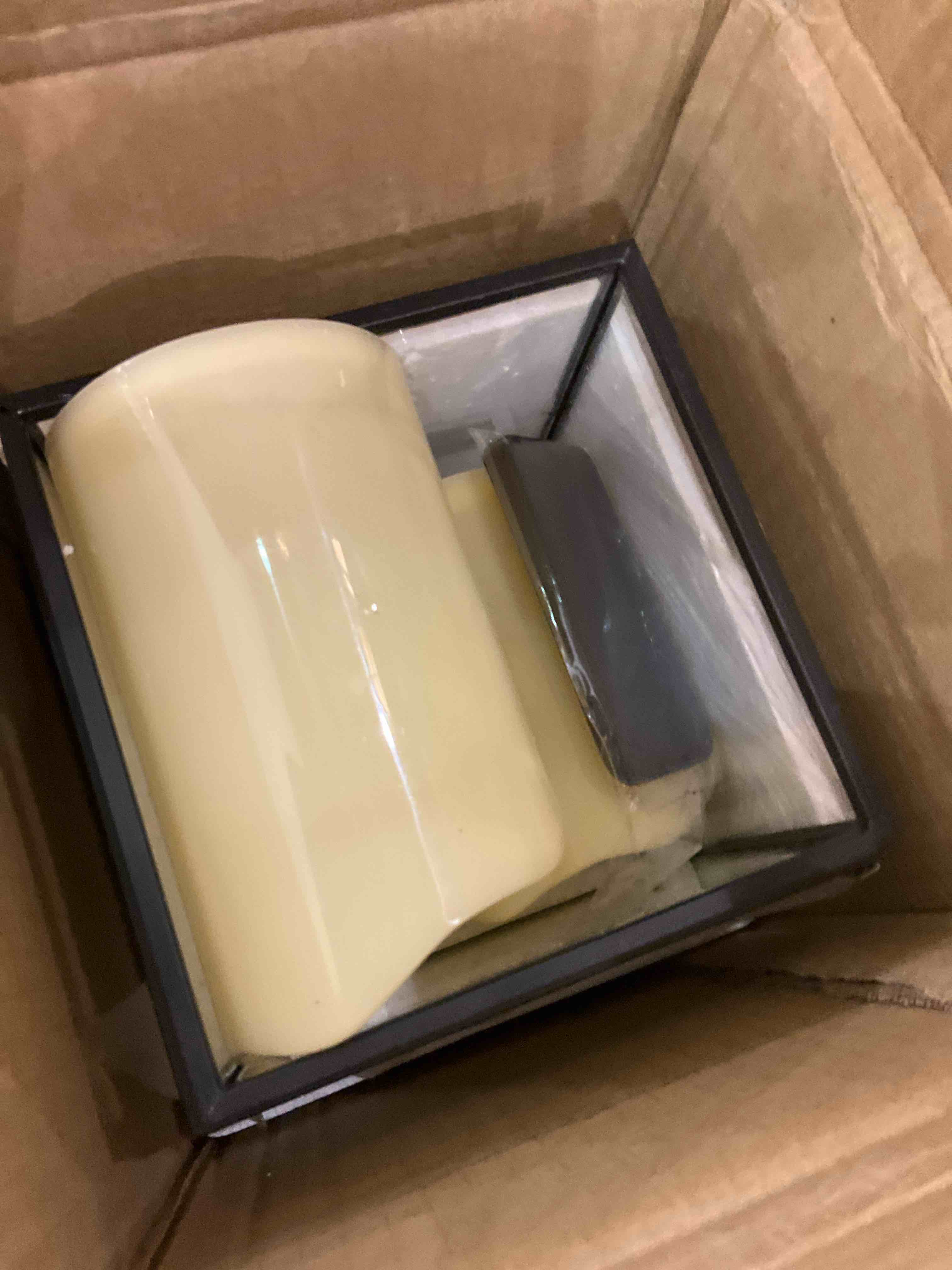 https://s3.amazonaws.com/lotting-images-prod/BargainHunt/EXS01088408_1709044680996.jpeg