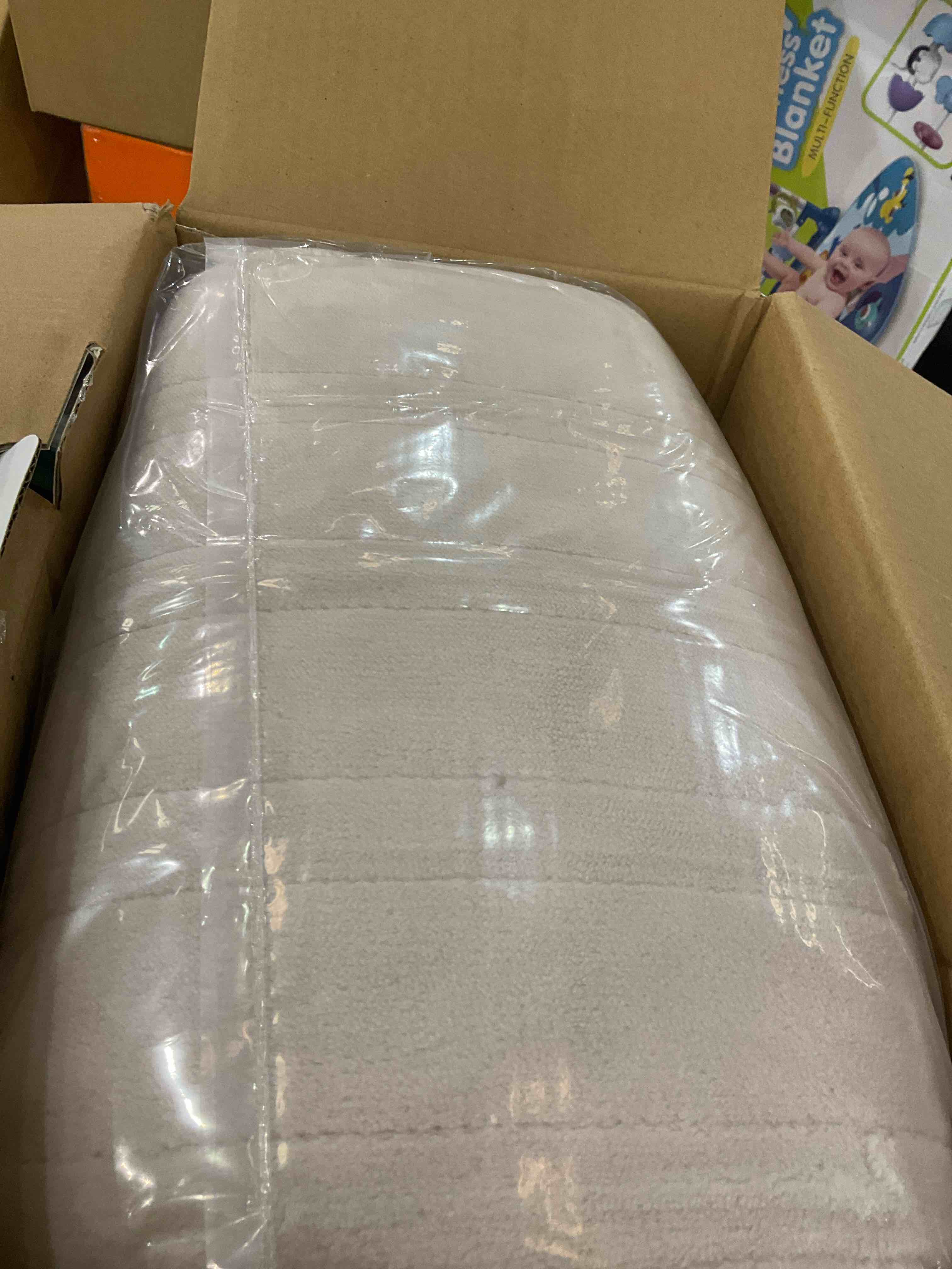 https://s3.amazonaws.com/lotting-images-prod/BargainHunt/EXS01088574_1708111352892.jpeg