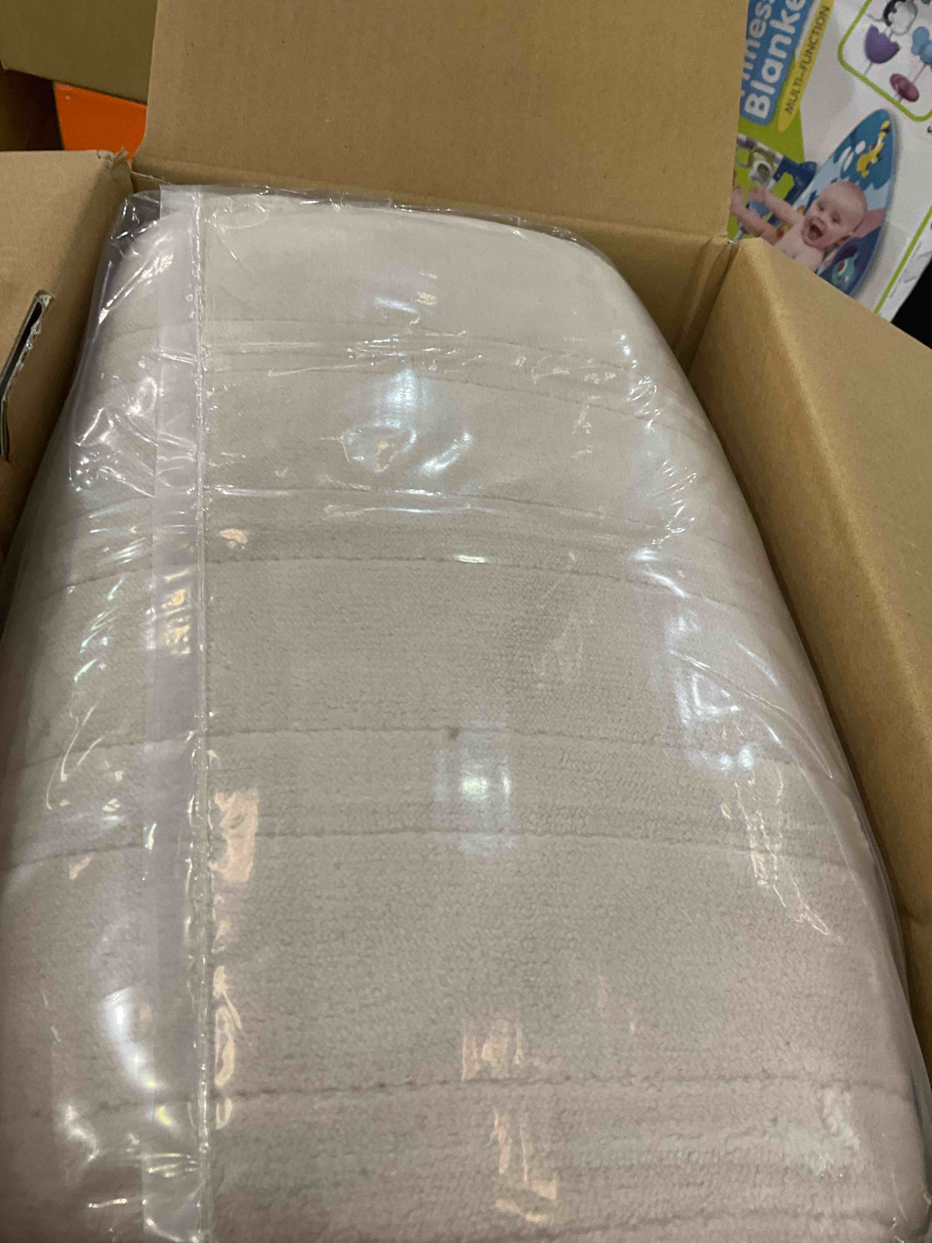 https://s3.amazonaws.com/lotting-images-prod/BargainHunt/EXS01088574_1708111354246.jpeg