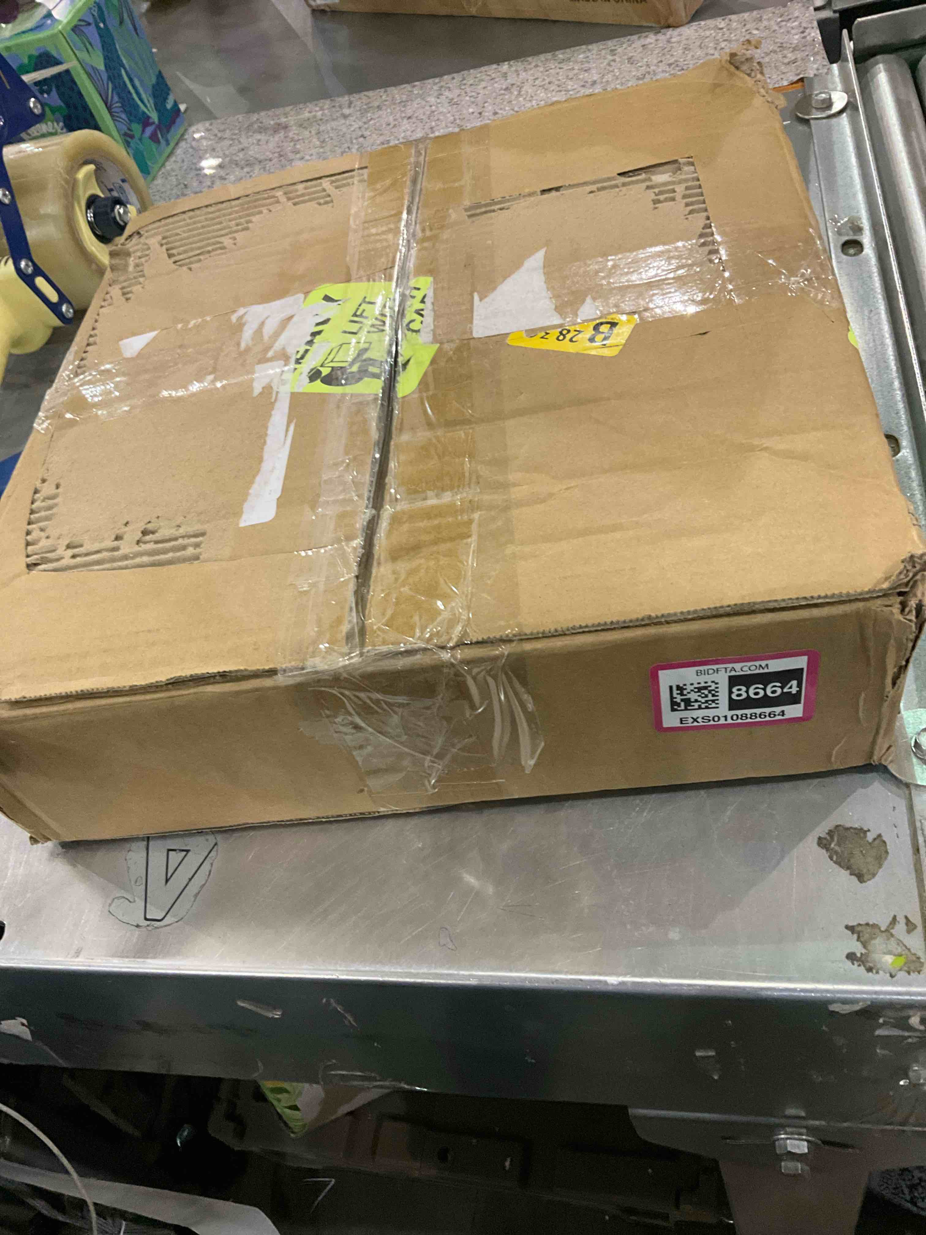 https://s3.amazonaws.com/lotting-images-prod/BargainHunt/EXS01088664_1708951681450.jpeg