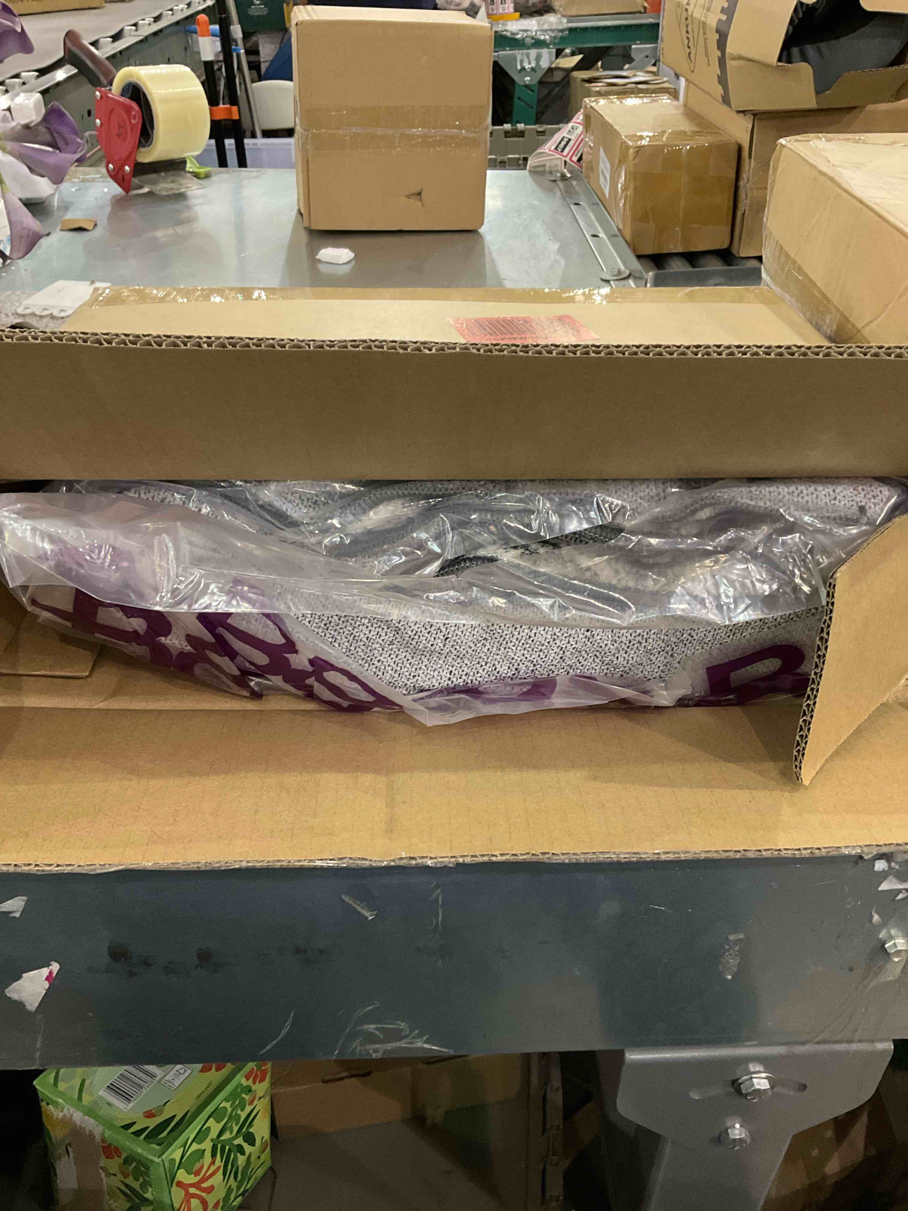https://s3.amazonaws.com/lotting-images-prod/BargainHunt/EXS01088910_1709046439705.jpeg