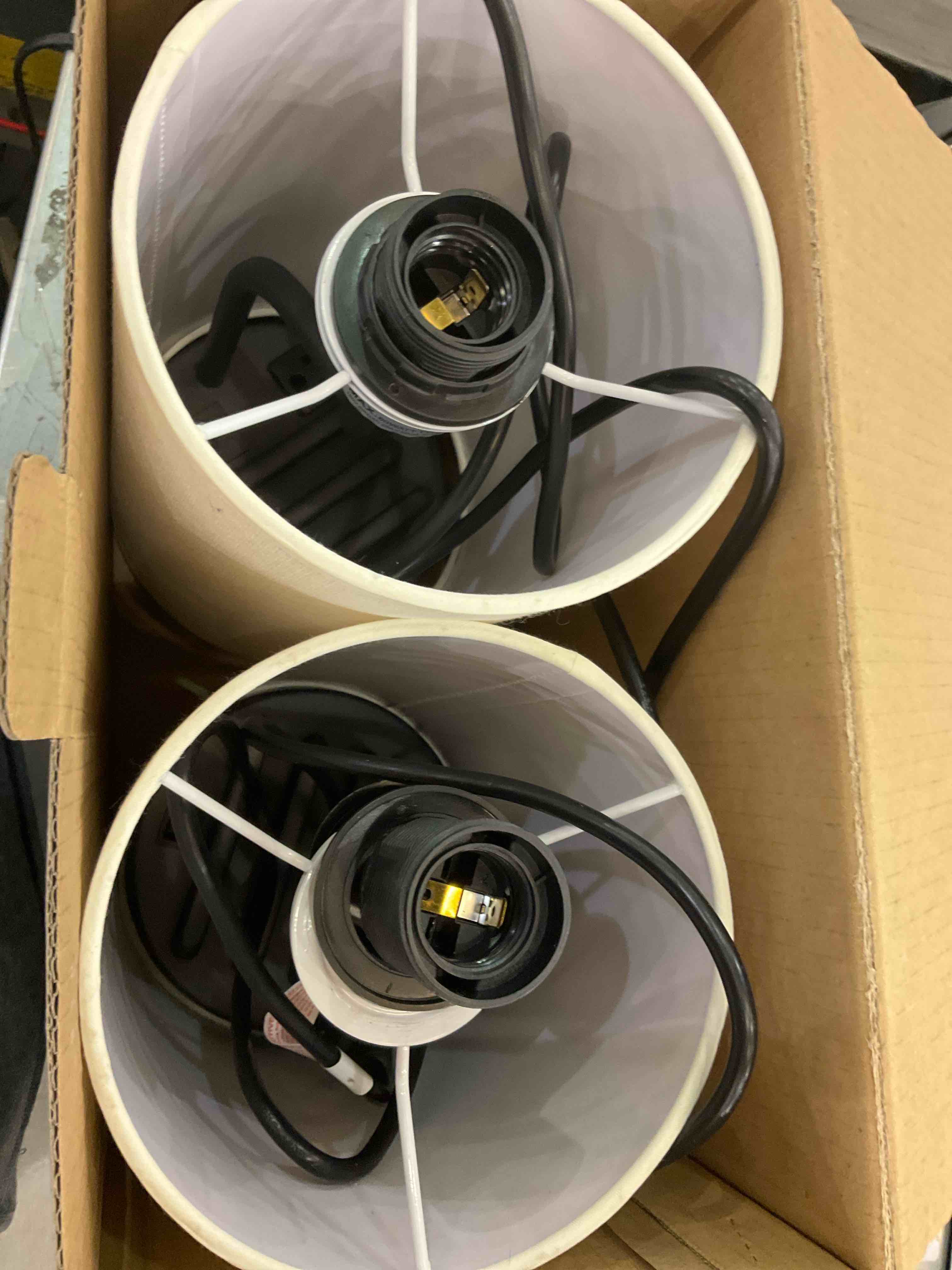https://s3.amazonaws.com/lotting-images-prod/BargainHunt/EXS01089026_1709145951253.jpeg
