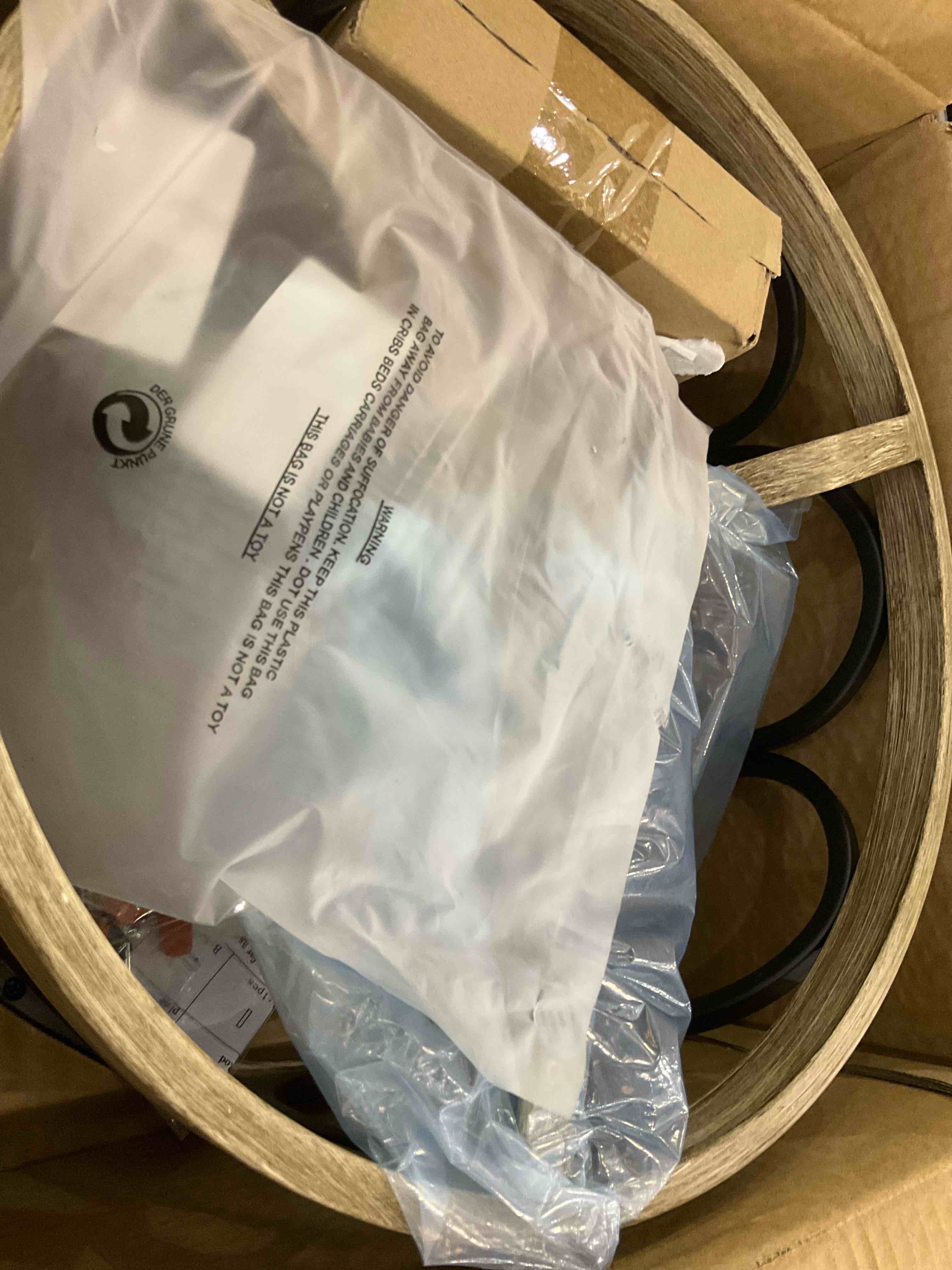 https://s3.amazonaws.com/lotting-images-prod/BargainHunt/EXS01089029_1709148496103.jpeg