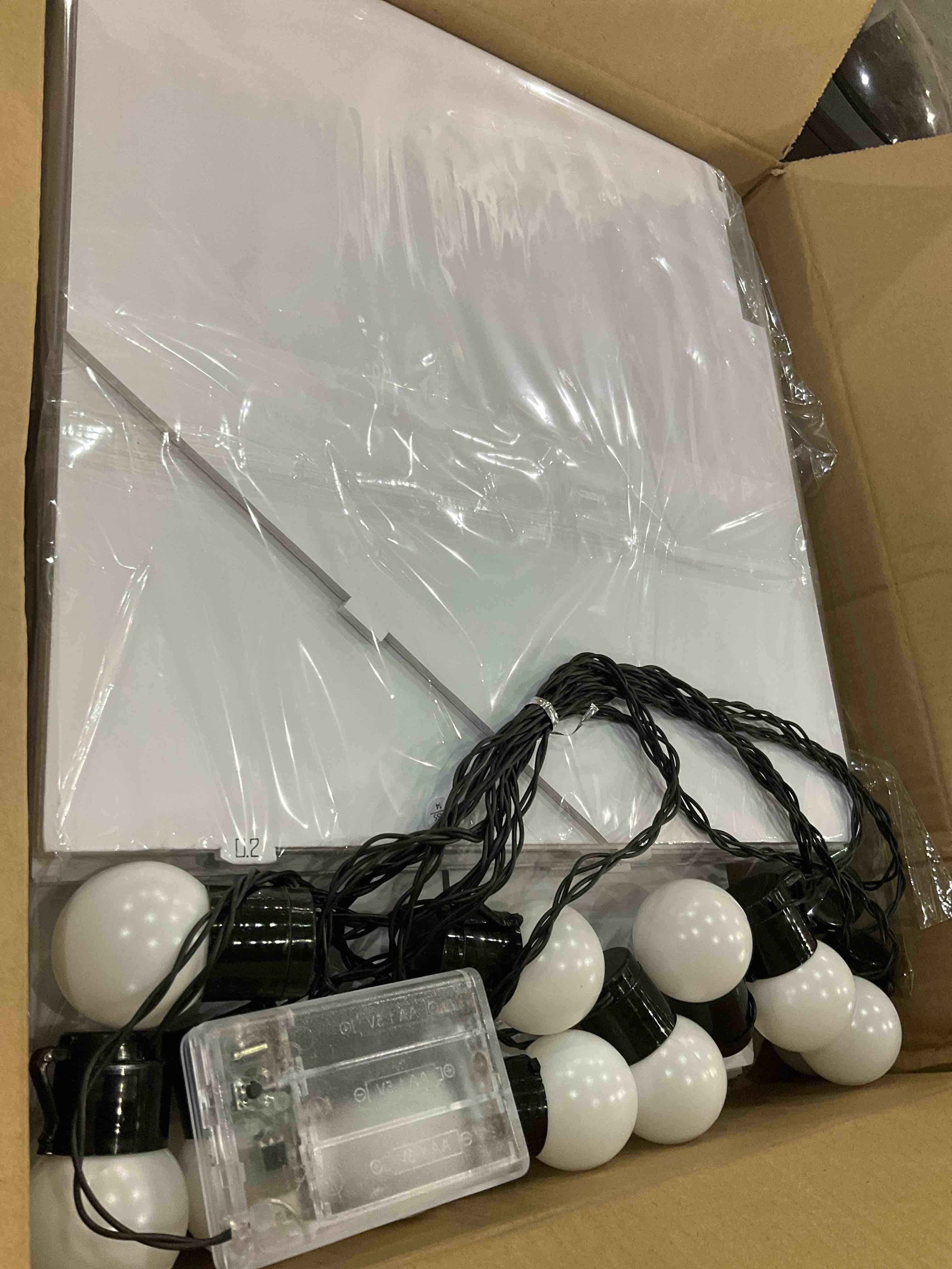 https://s3.amazonaws.com/lotting-images-prod/BargainHunt/EXS01089360_1709904576823.jpeg