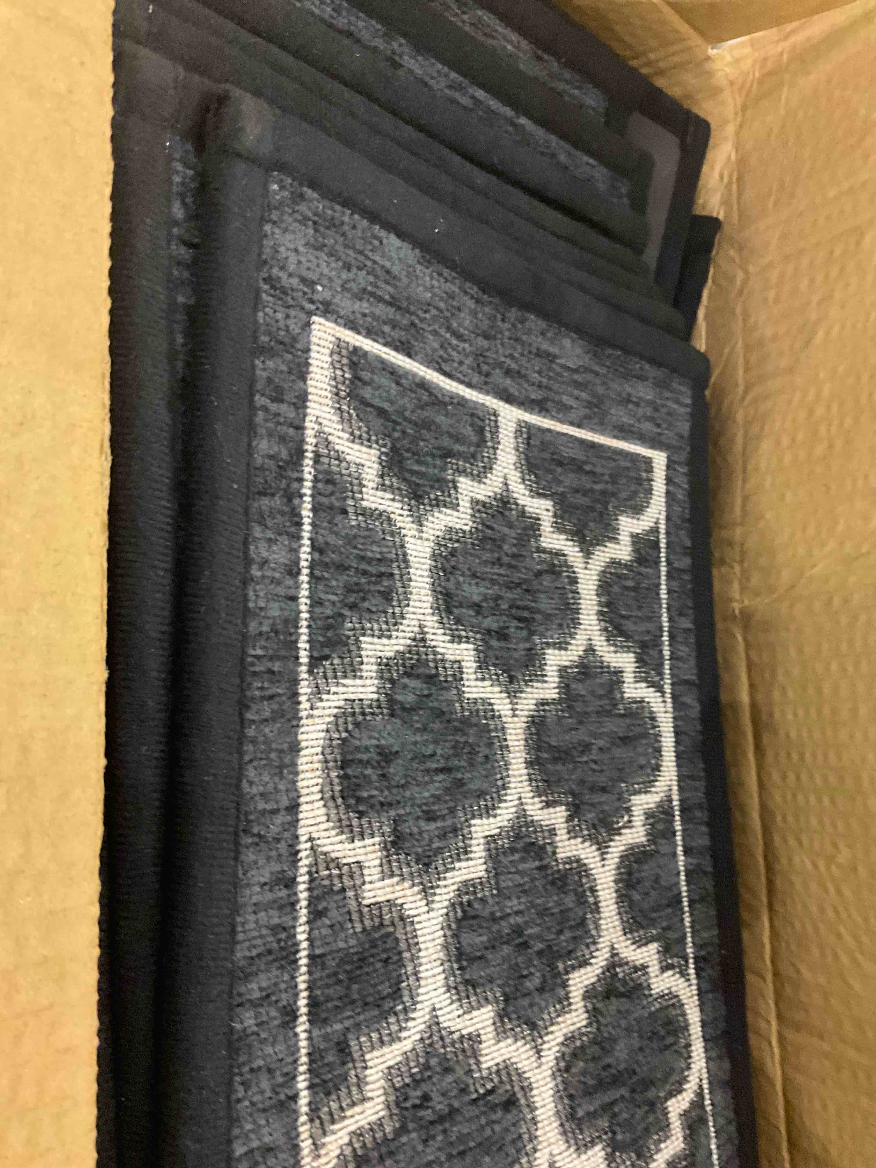 https://s3.amazonaws.com/lotting-images-prod/BargainHunt/EXS01089372_1709909664834.jpeg