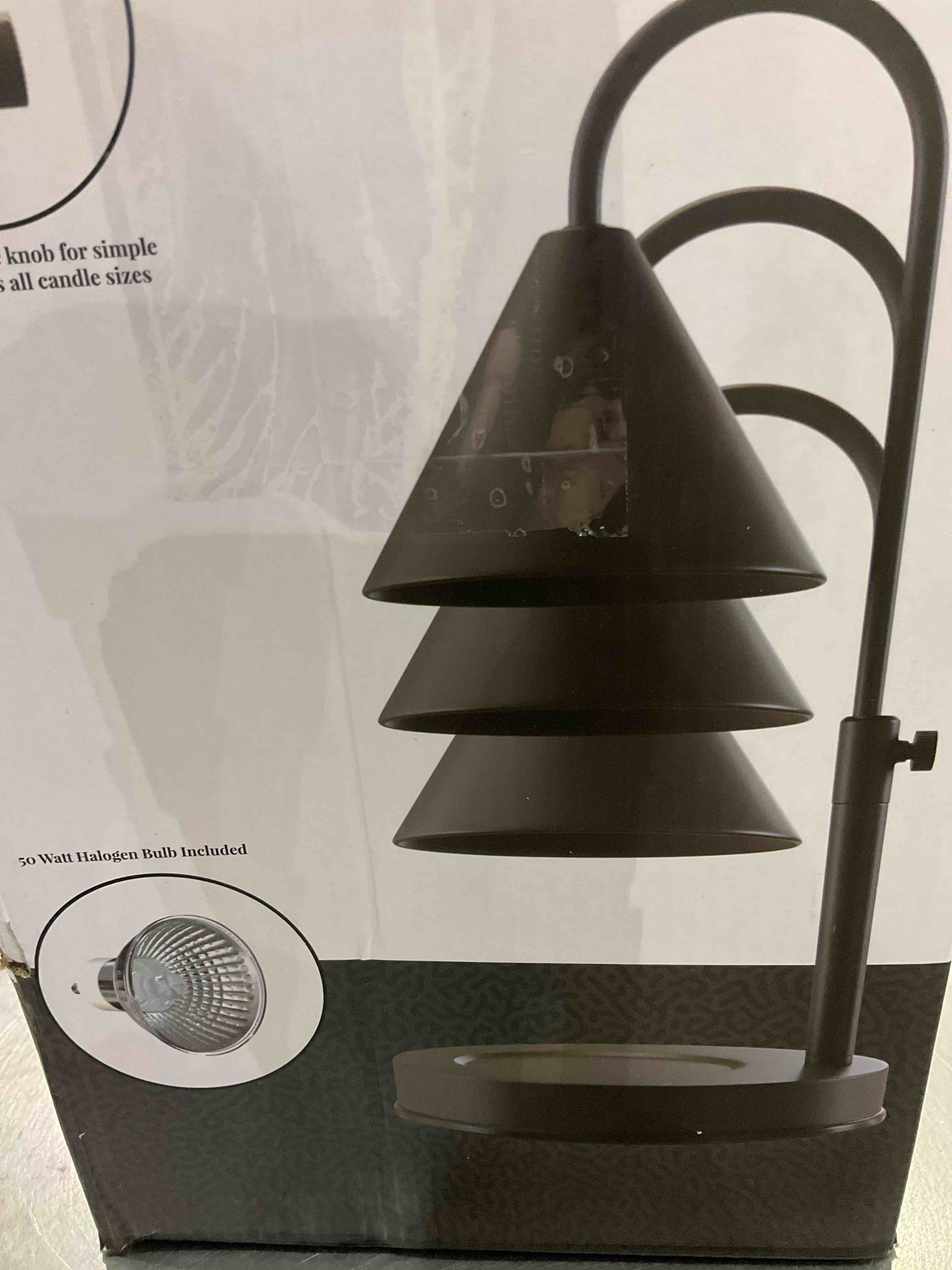 https://s3.amazonaws.com/lotting-images-prod/BargainHunt/EXS01089374_1709909992303.jpeg