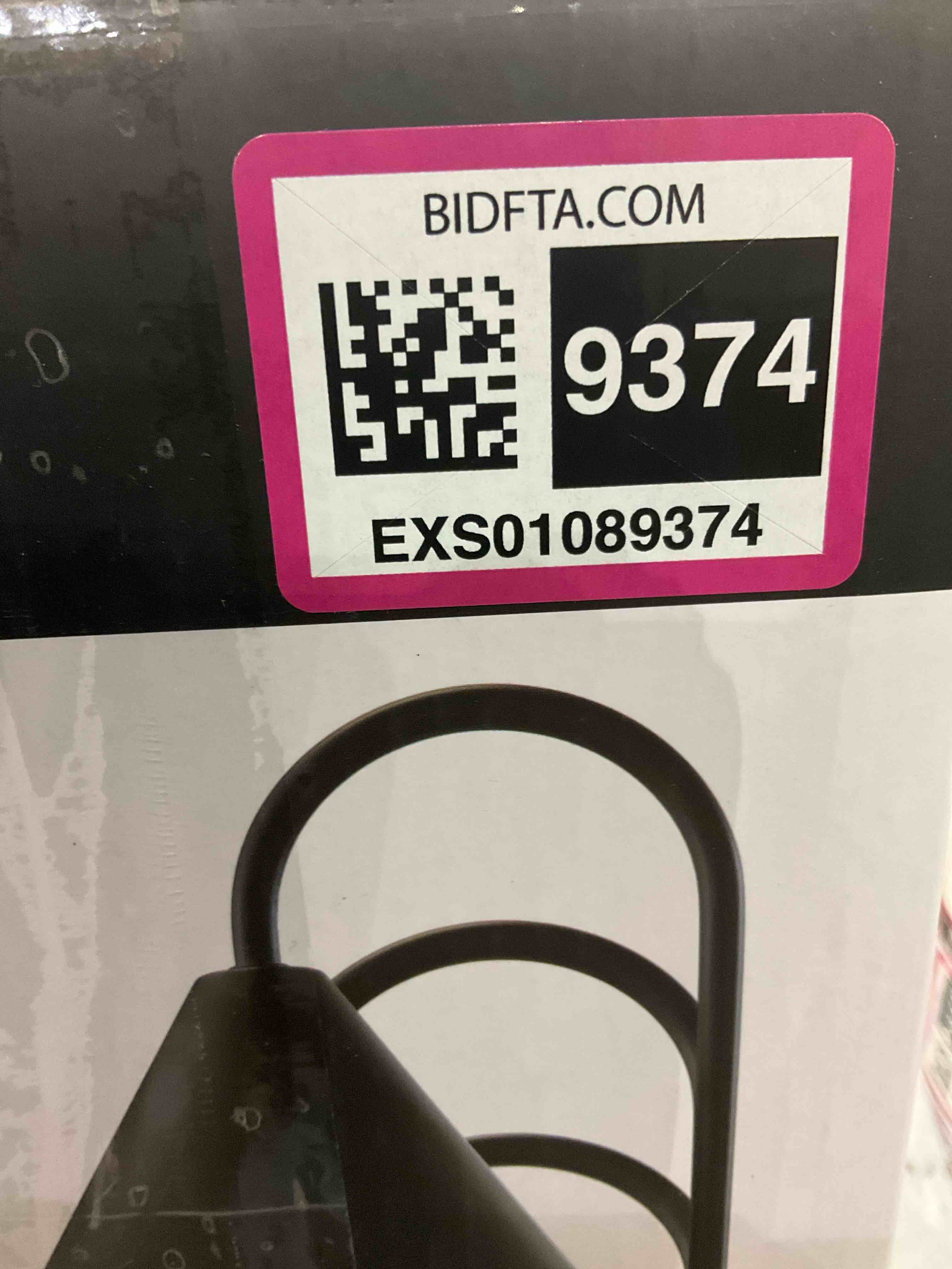 https://s3.amazonaws.com/lotting-images-prod/BargainHunt/EXS01089374_1709910021883.jpeg