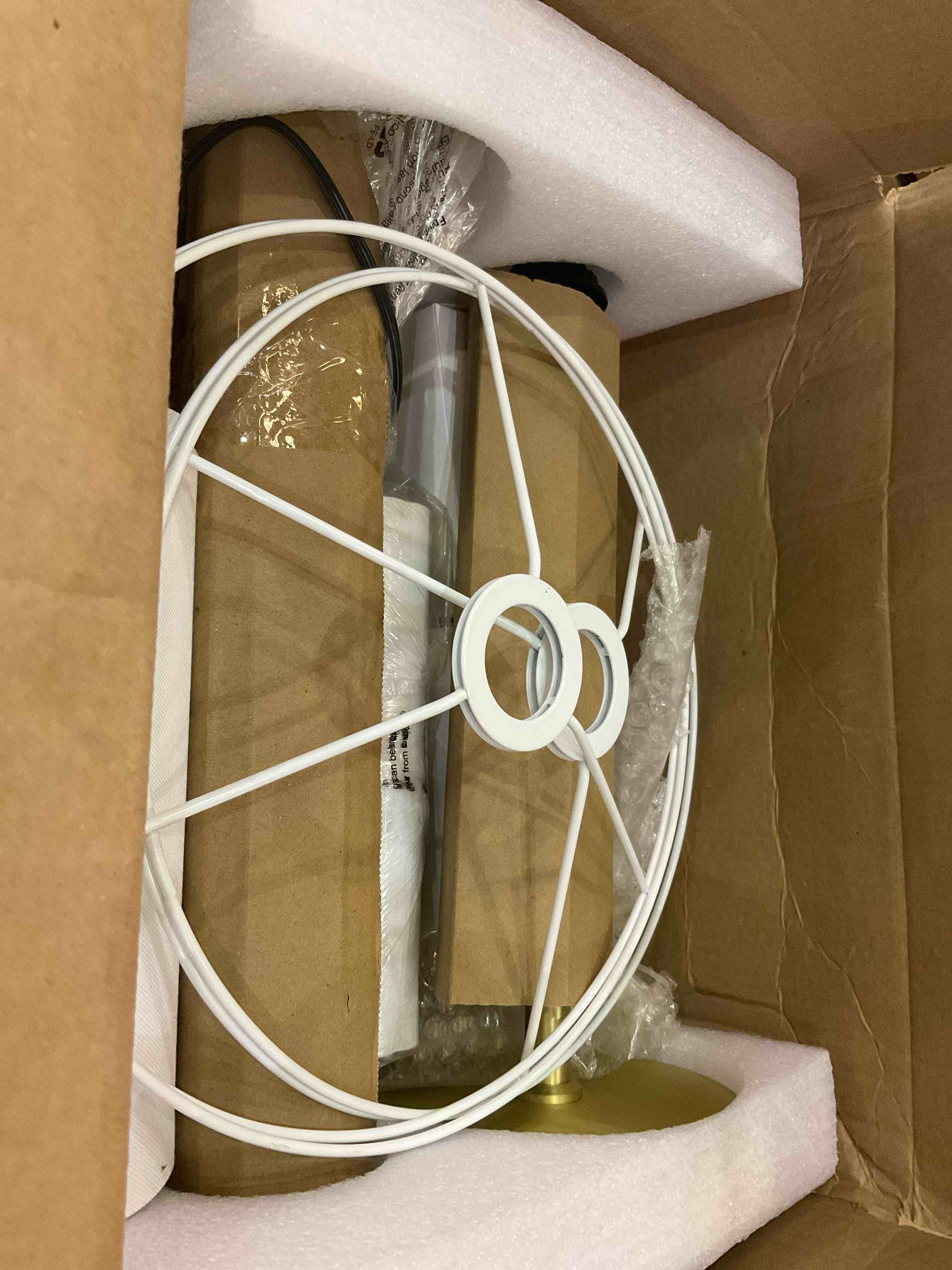 https://s3.amazonaws.com/lotting-images-prod/BargainHunt/EXS01089438_1709925835998.jpeg