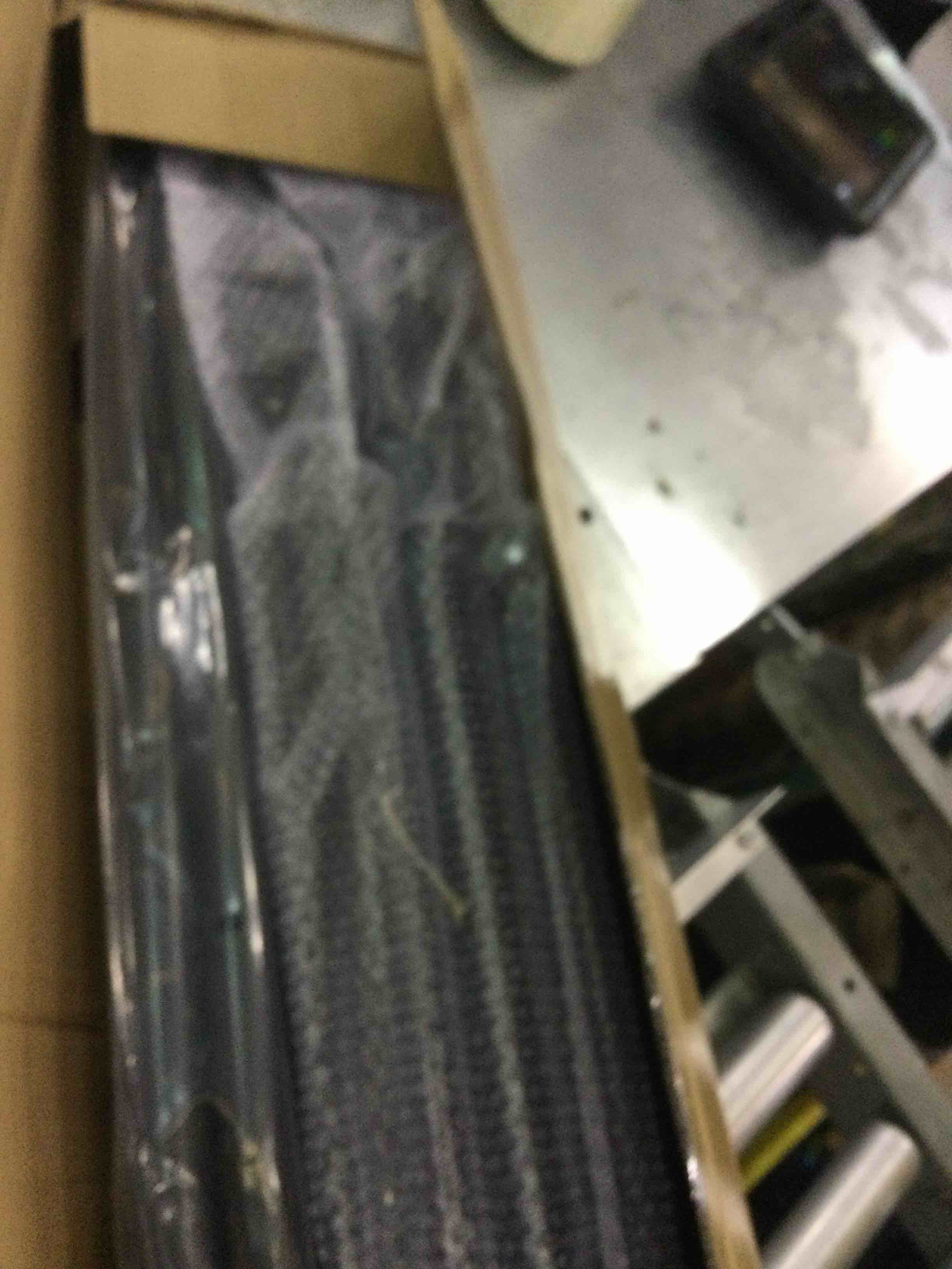 https://s3.amazonaws.com/lotting-images-prod/BargainHunt/EXS01089937_1709744073318.jpeg