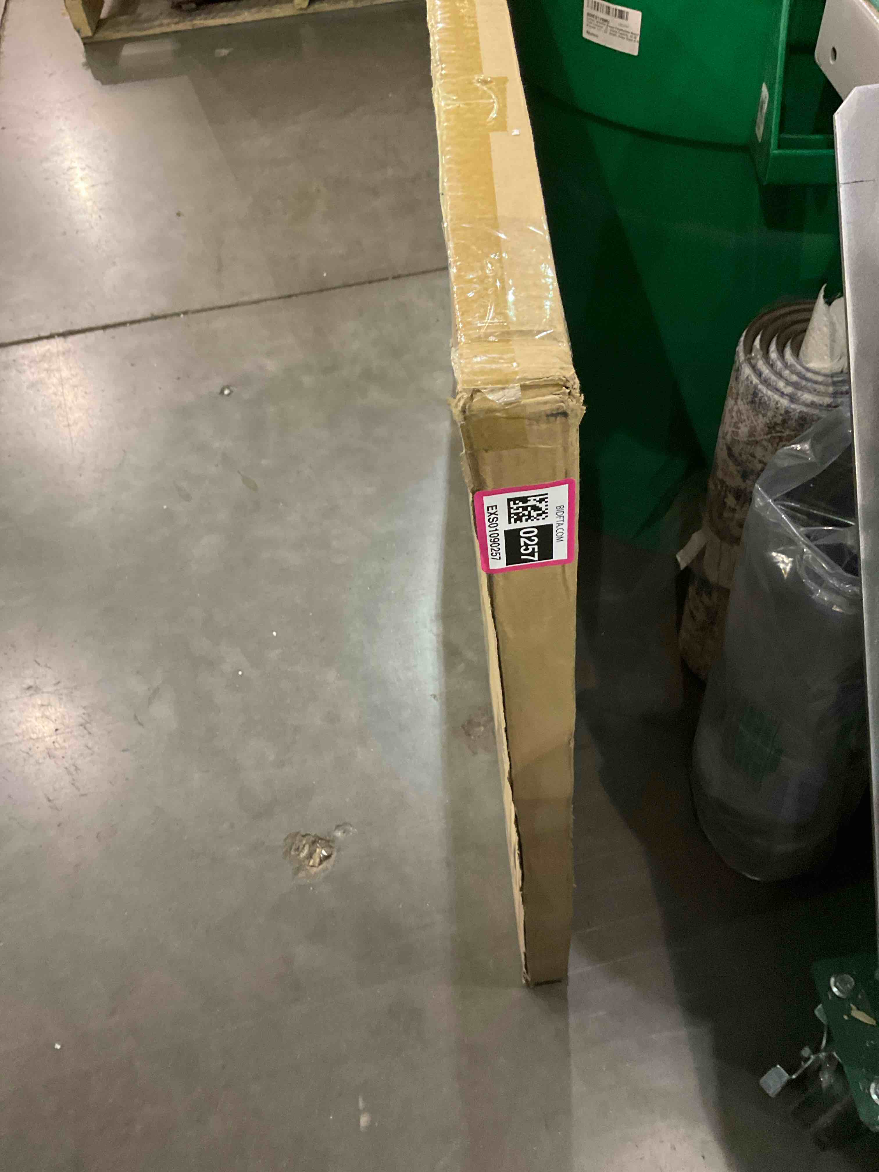 https://s3.amazonaws.com/lotting-images-prod/BargainHunt/EXS01090257_1708520031682.jpeg