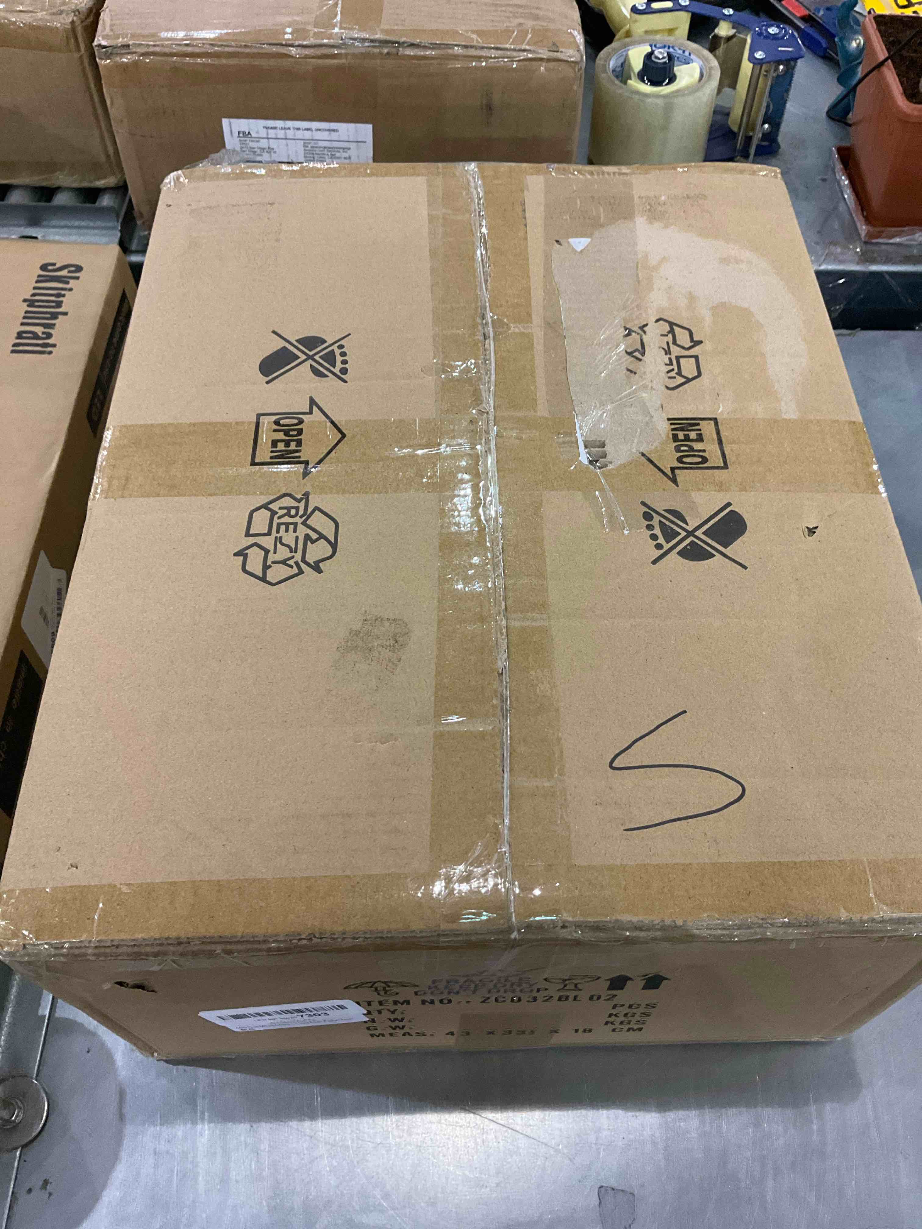 https://s3.amazonaws.com/lotting-images-prod/BargainHunt/EXS01090267_1708521336882.jpeg