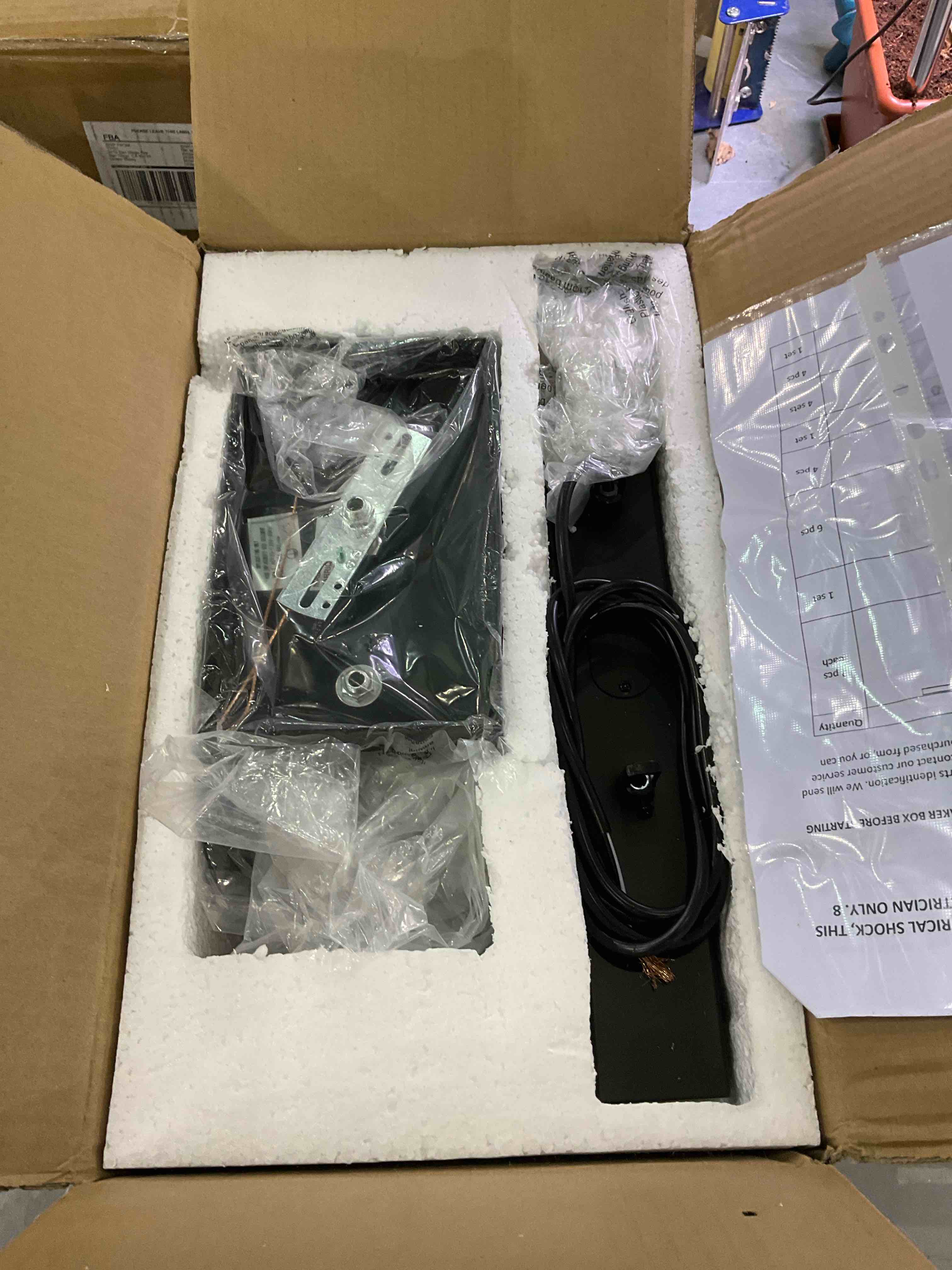 https://s3.amazonaws.com/lotting-images-prod/BargainHunt/EXS01090281_1708522462197.jpeg