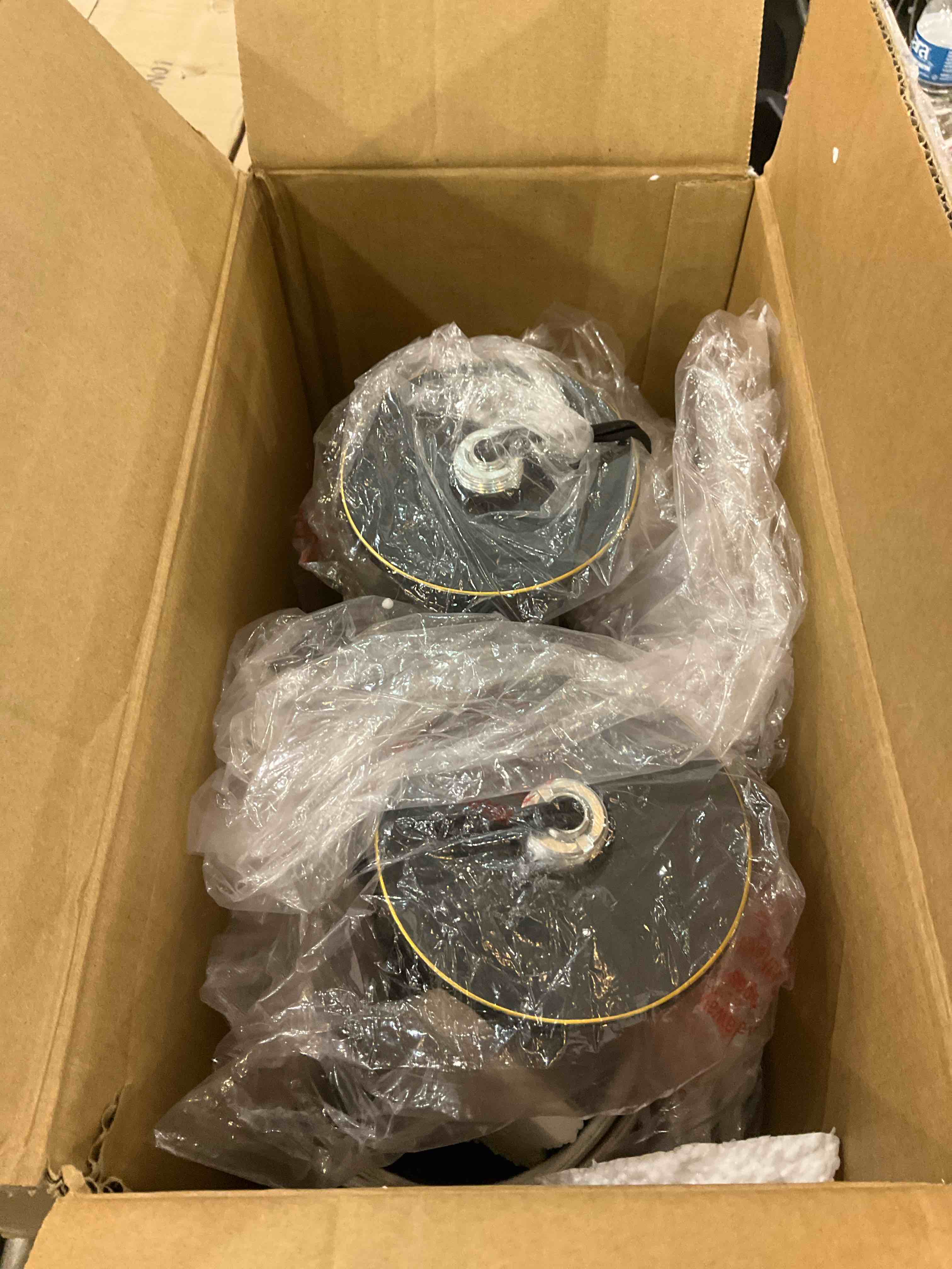 https://s3.amazonaws.com/lotting-images-prod/BargainHunt/EXS01090332_1708529457332.jpeg