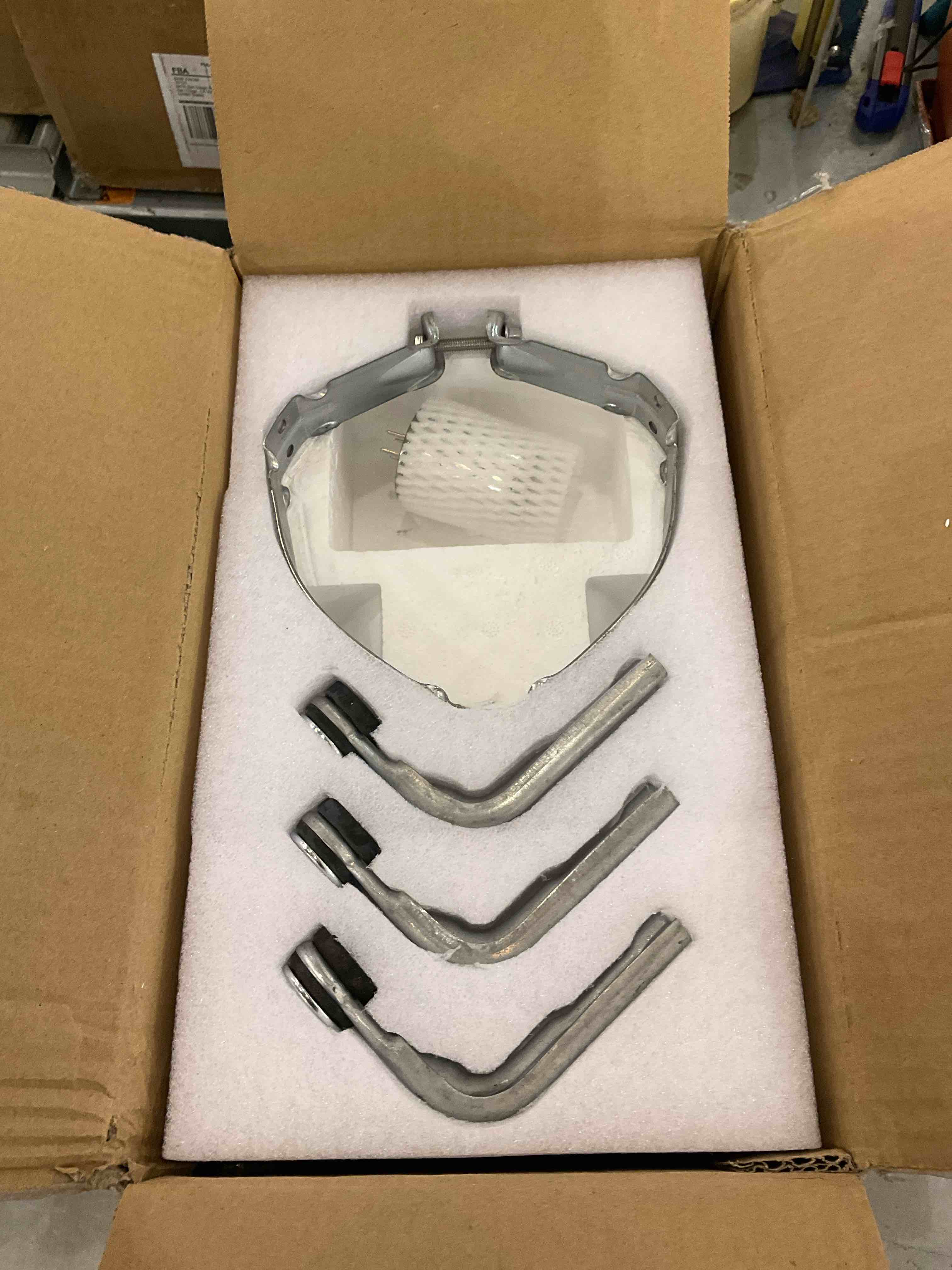https://s3.amazonaws.com/lotting-images-prod/BargainHunt/EXS01090363_1708532231624.jpeg