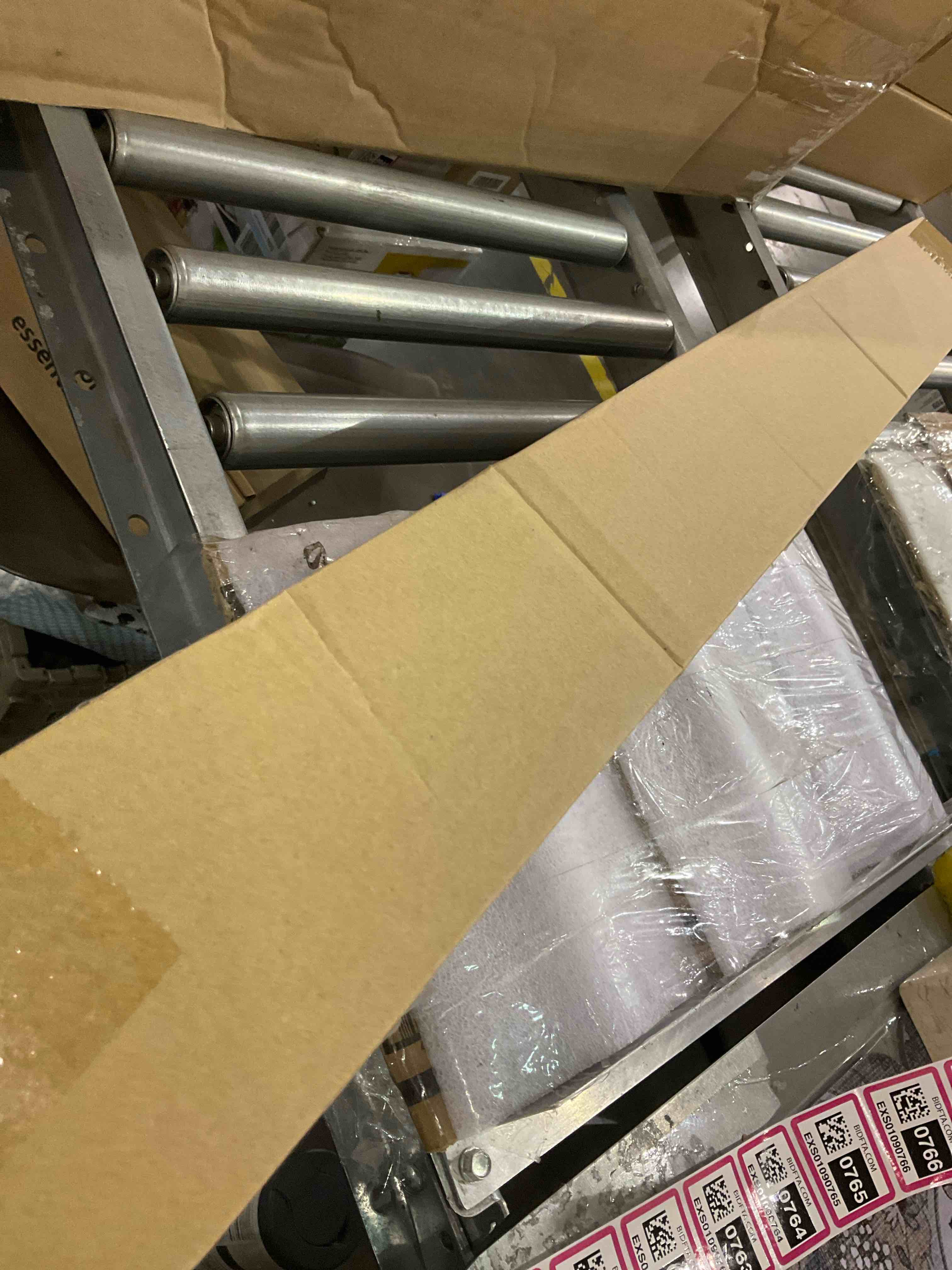 https://s3.amazonaws.com/lotting-images-prod/BargainHunt/EXS01090760_1709644531494.jpeg