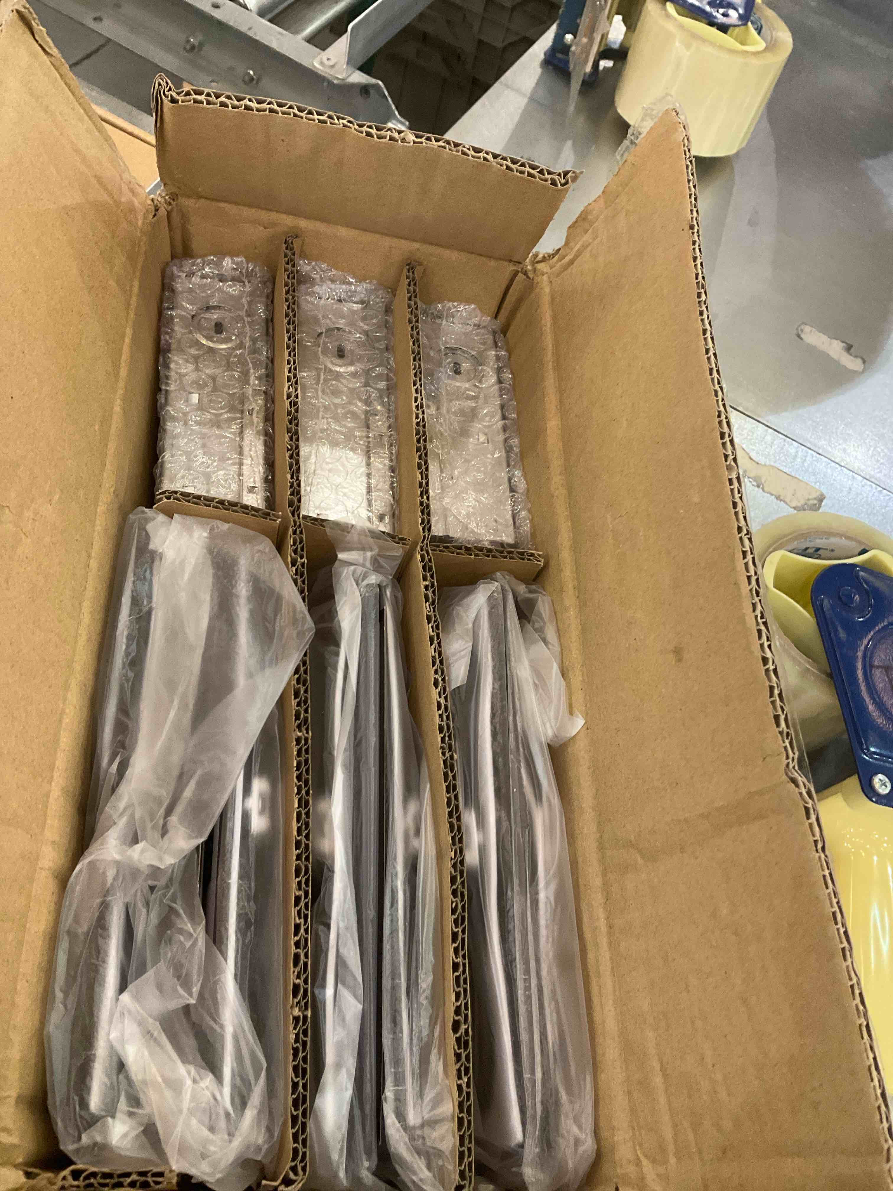 https://s3.amazonaws.com/lotting-images-prod/BargainHunt/EXS01091127_1708454214209.jpeg