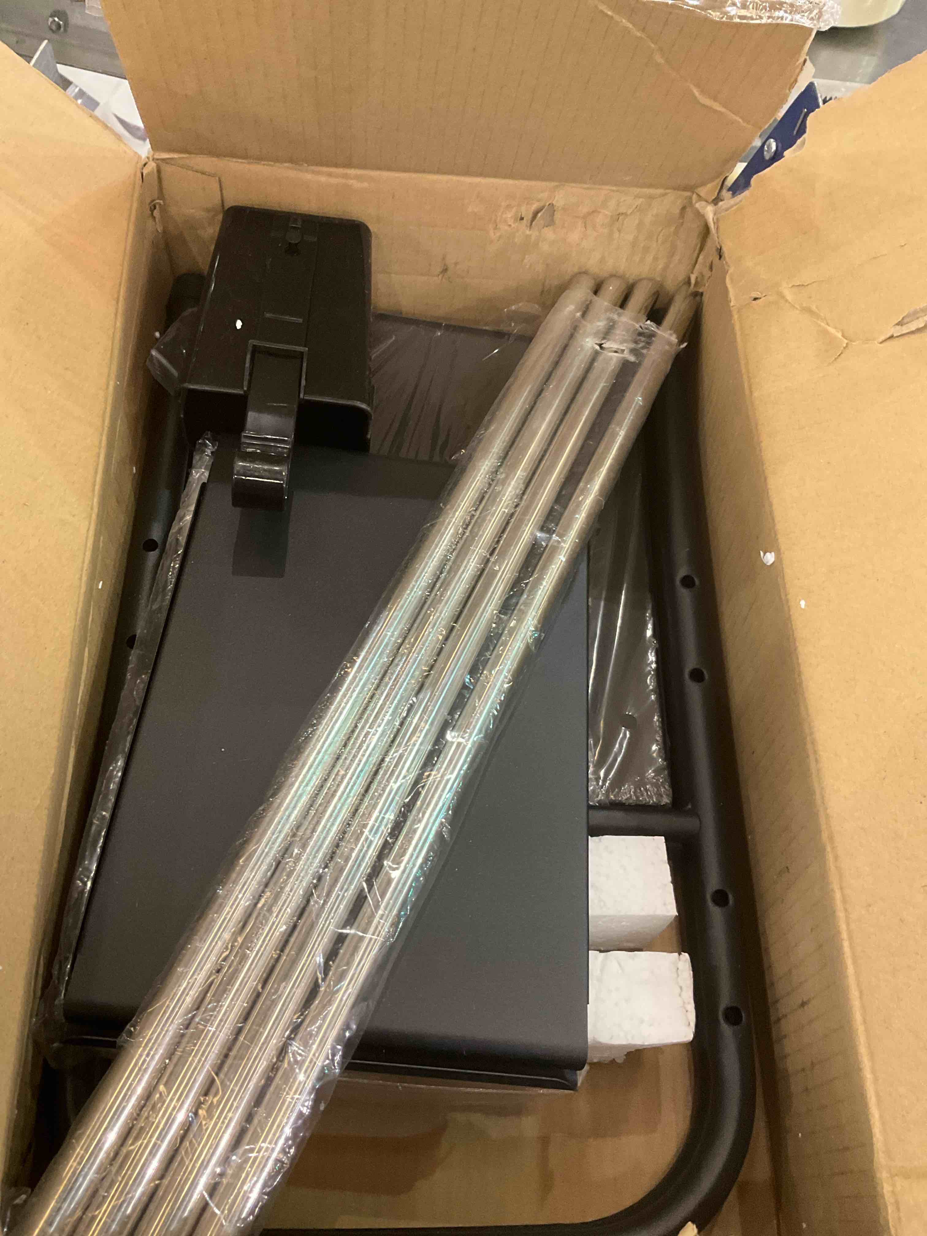https://s3.amazonaws.com/lotting-images-prod/BargainHunt/EXS01091153_1708458780280.jpeg