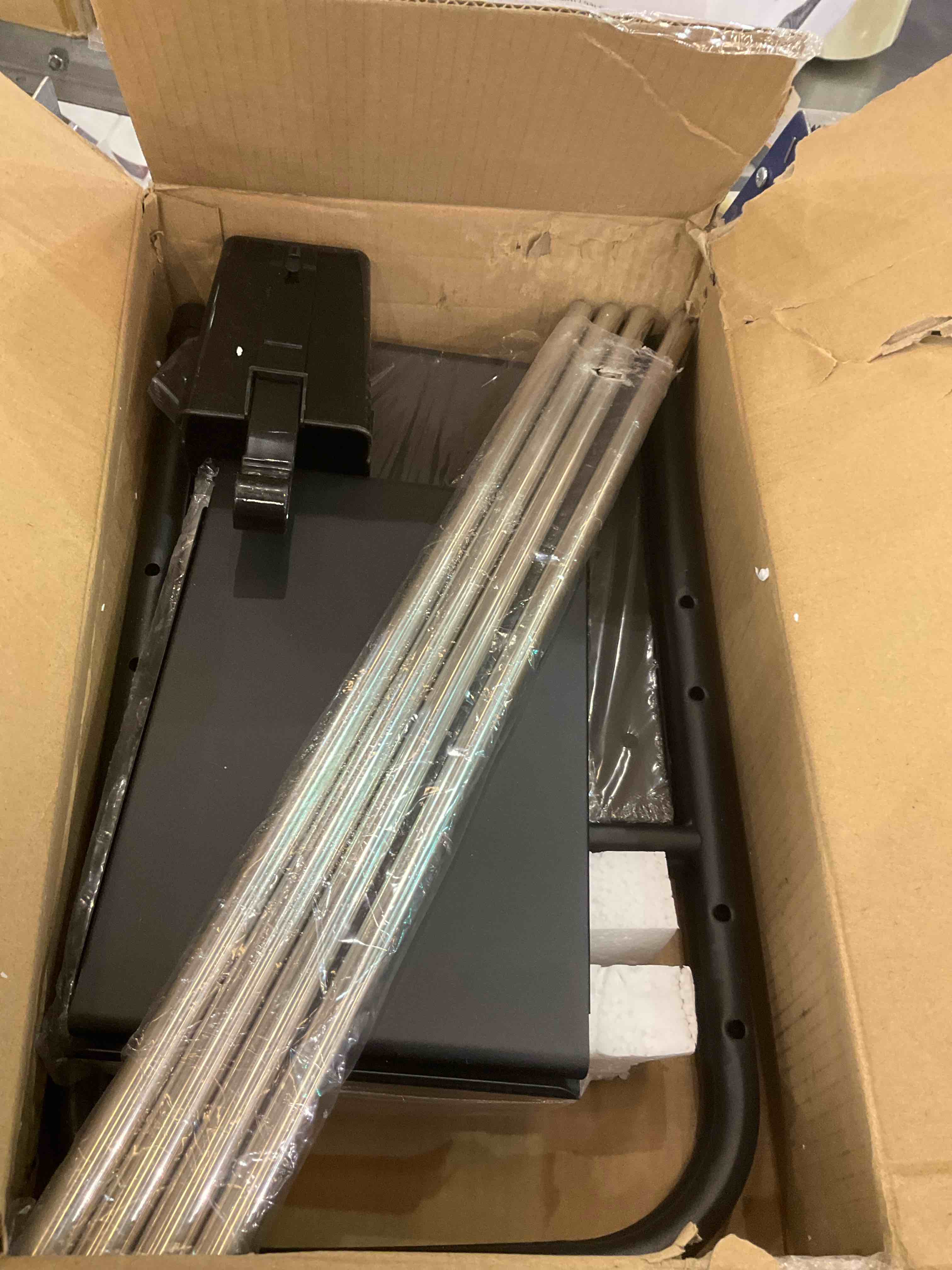 https://s3.amazonaws.com/lotting-images-prod/BargainHunt/EXS01091153_1708458781265.jpeg