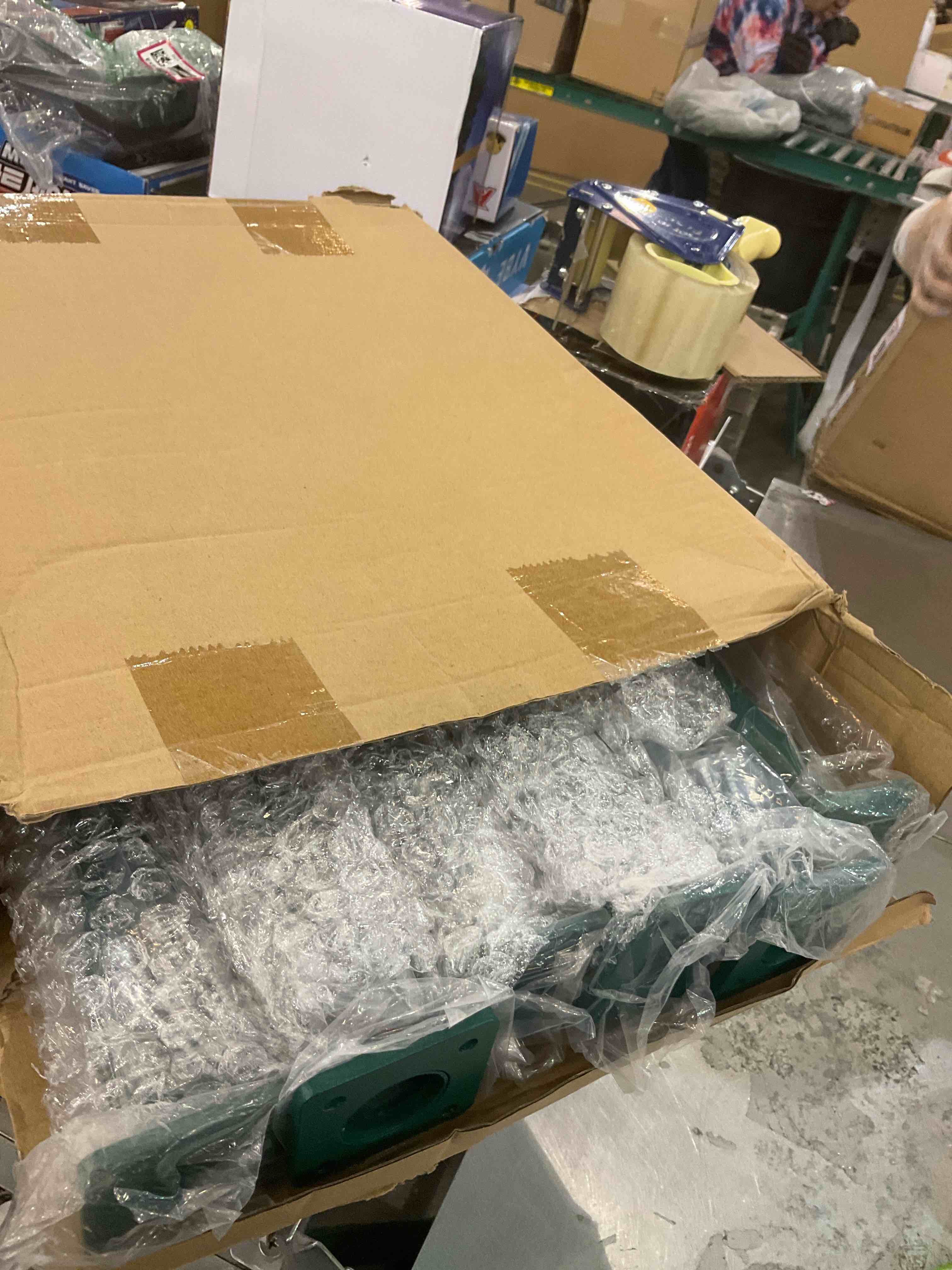 https://s3.amazonaws.com/lotting-images-prod/BargainHunt/EXS01091159_1708459493611.jpeg