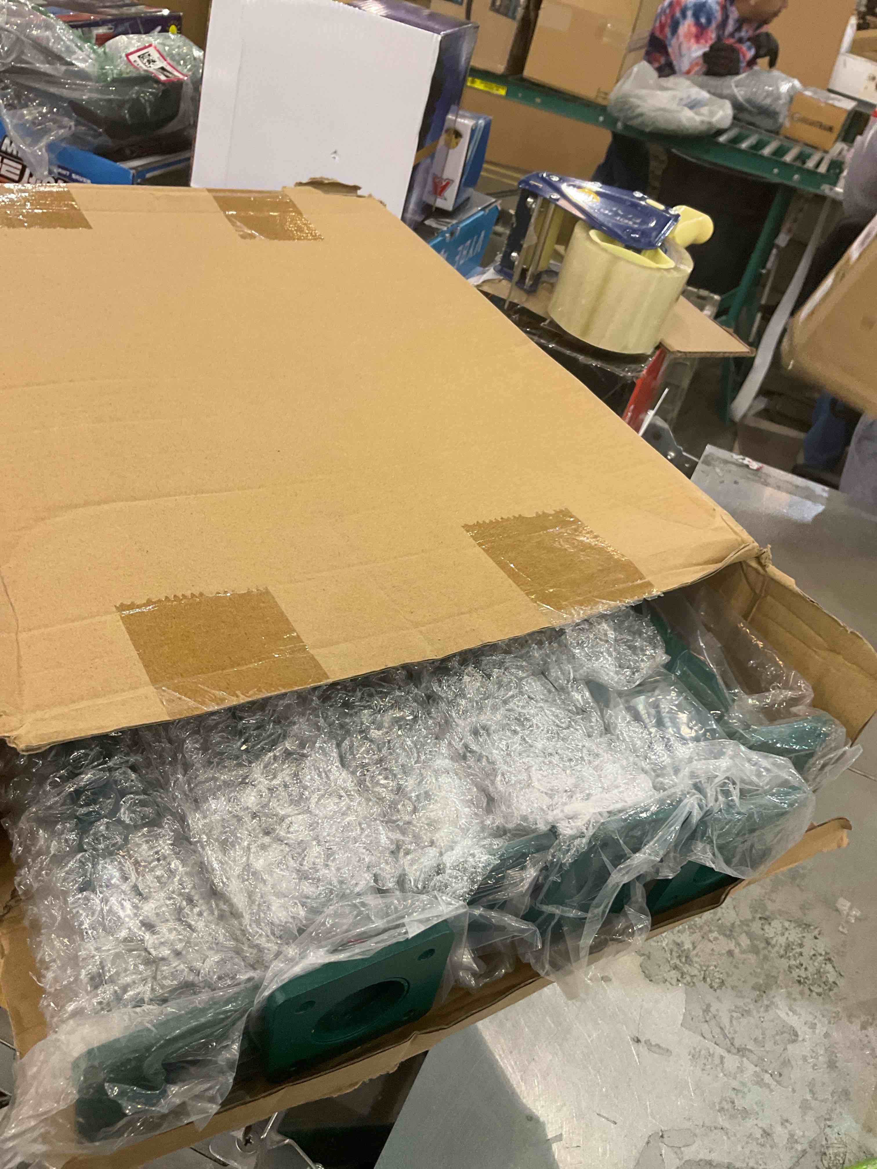 https://s3.amazonaws.com/lotting-images-prod/BargainHunt/EXS01091159_1708459494723.jpeg