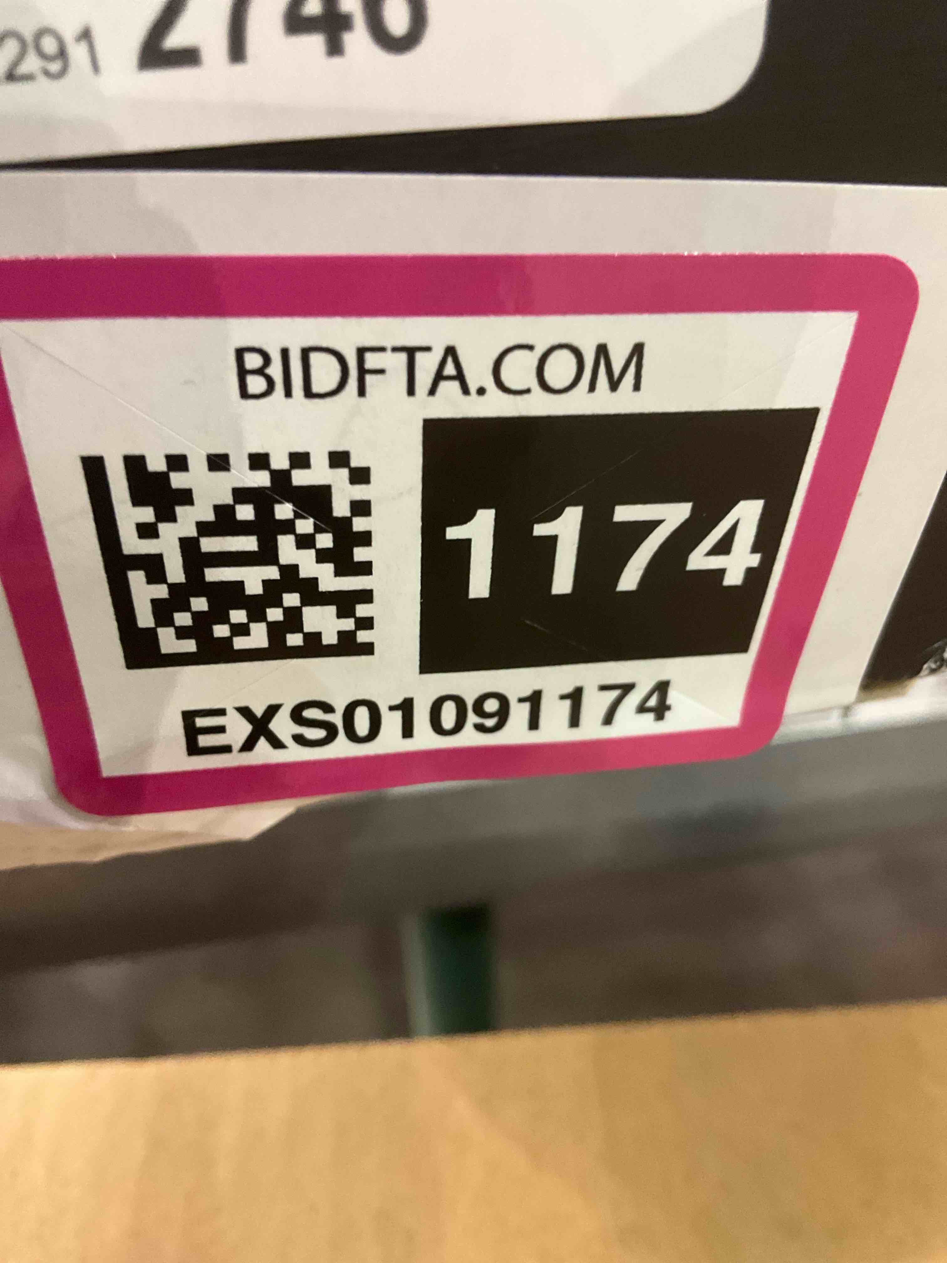 https://s3.amazonaws.com/lotting-images-prod/BargainHunt/EXS01091174_1708519192092.jpeg