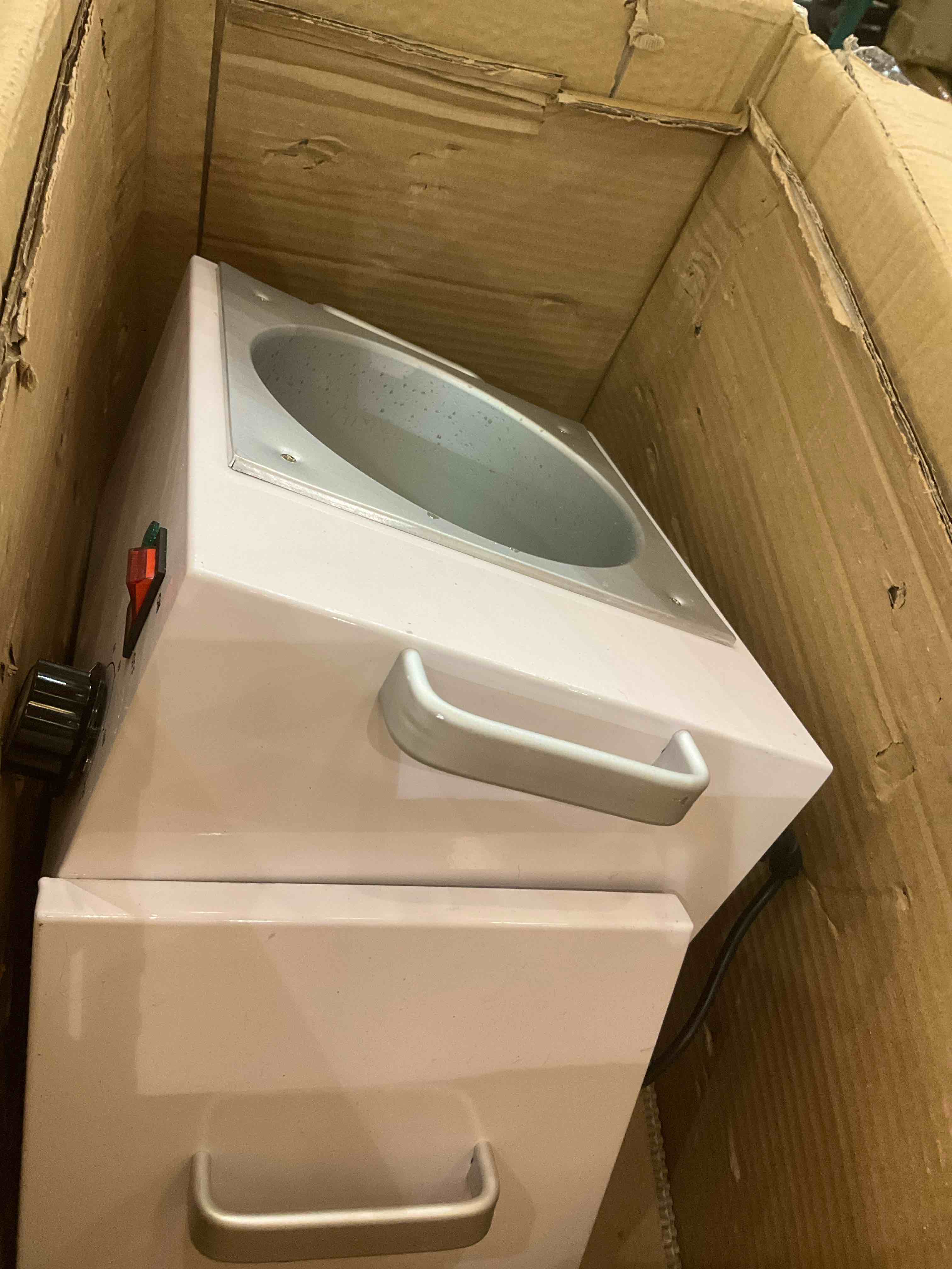 https://s3.amazonaws.com/lotting-images-prod/BargainHunt/EXS01091261_1708533803052.jpeg