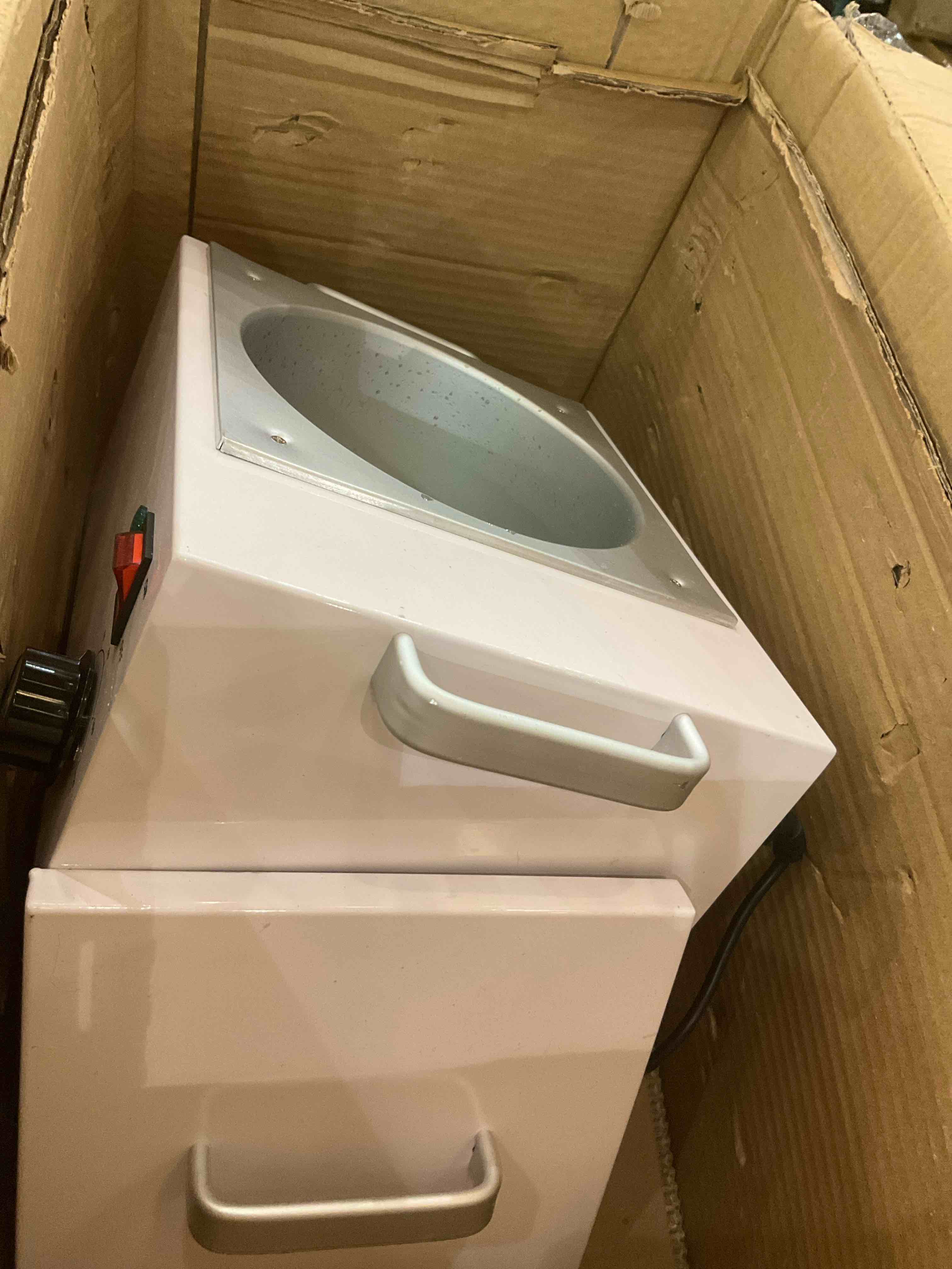 https://s3.amazonaws.com/lotting-images-prod/BargainHunt/EXS01091261_1708533804142.jpeg