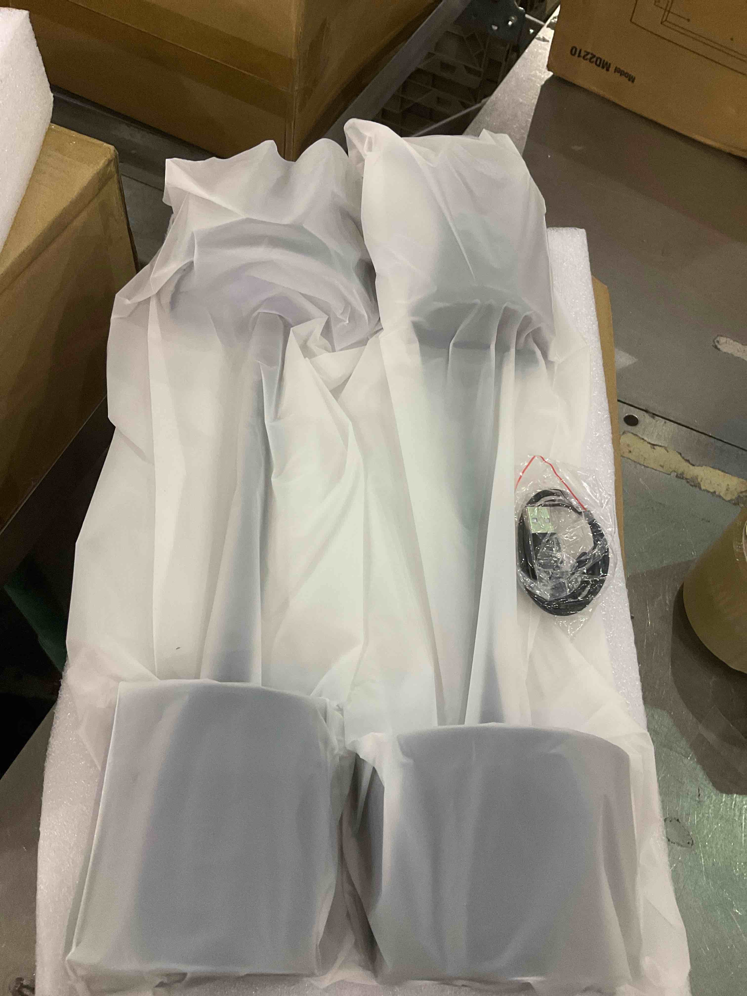 https://s3.amazonaws.com/lotting-images-prod/BargainHunt/EXS01091355_1708608390271.jpeg