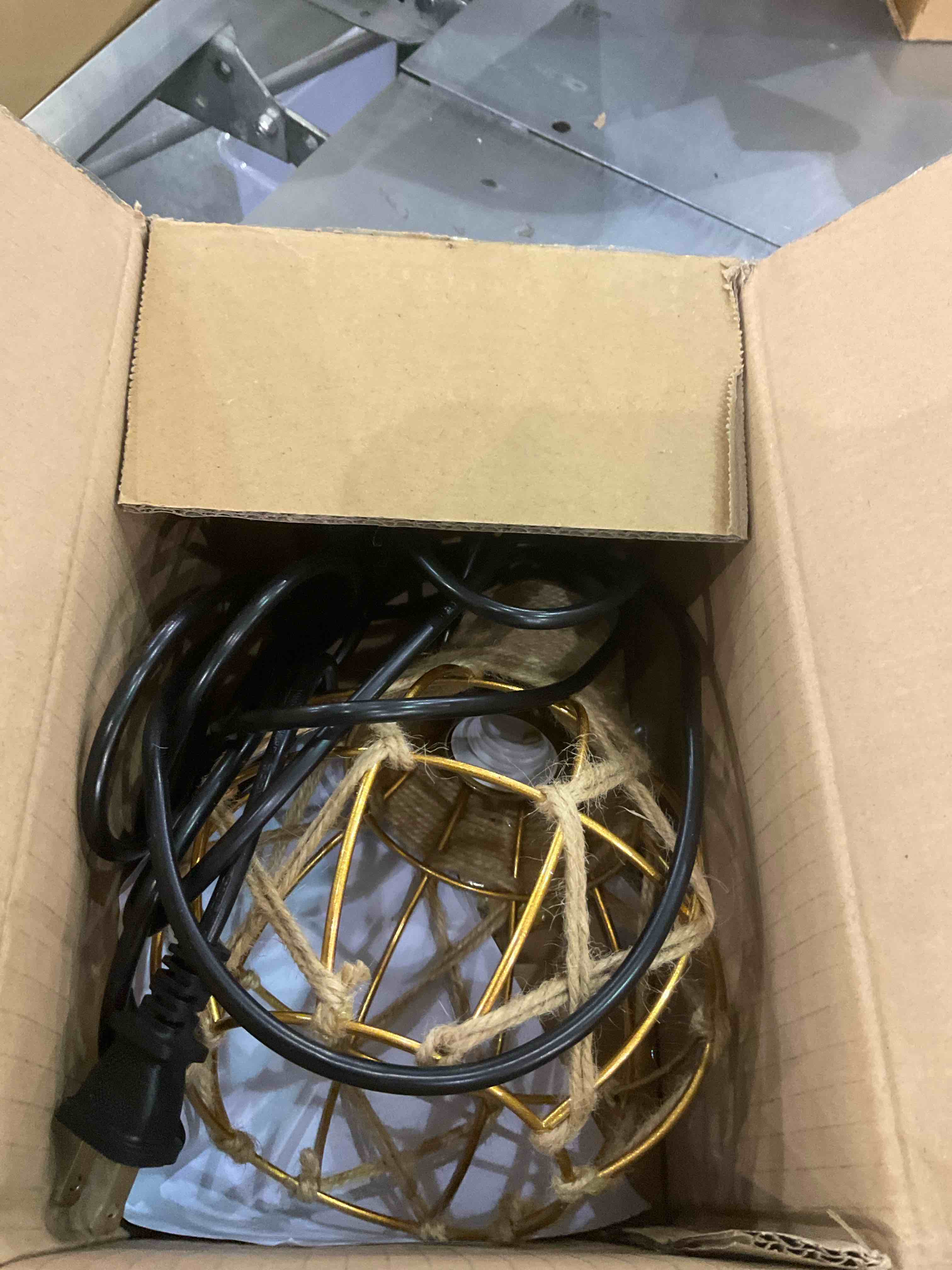 https://s3.amazonaws.com/lotting-images-prod/BargainHunt/EXS01091357_1708608576658.jpeg