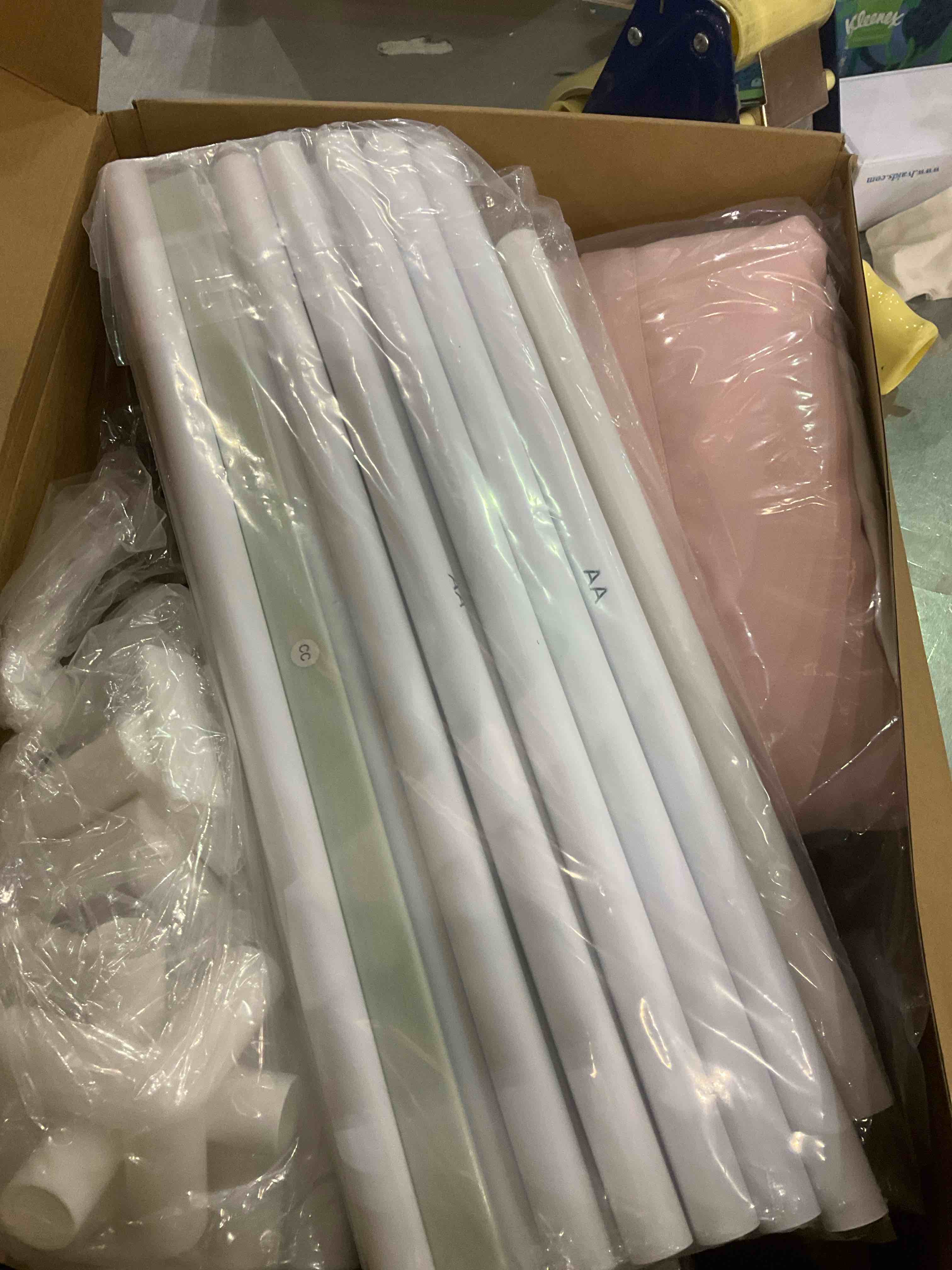 https://s3.amazonaws.com/lotting-images-prod/BargainHunt/EXS01091358_1708608629155.jpeg
