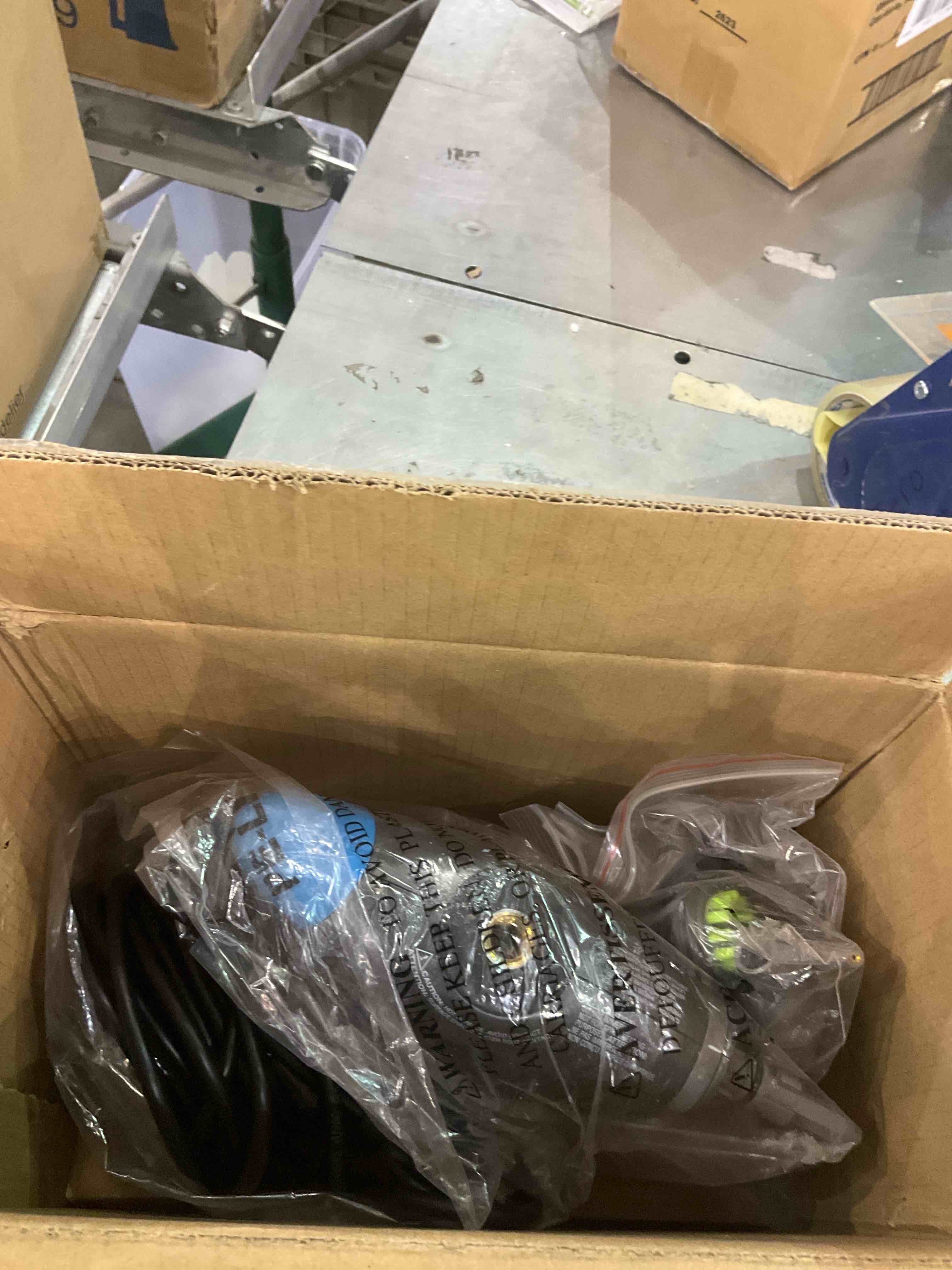 https://s3.amazonaws.com/lotting-images-prod/BargainHunt/EXS01091361_1708609057667.jpeg