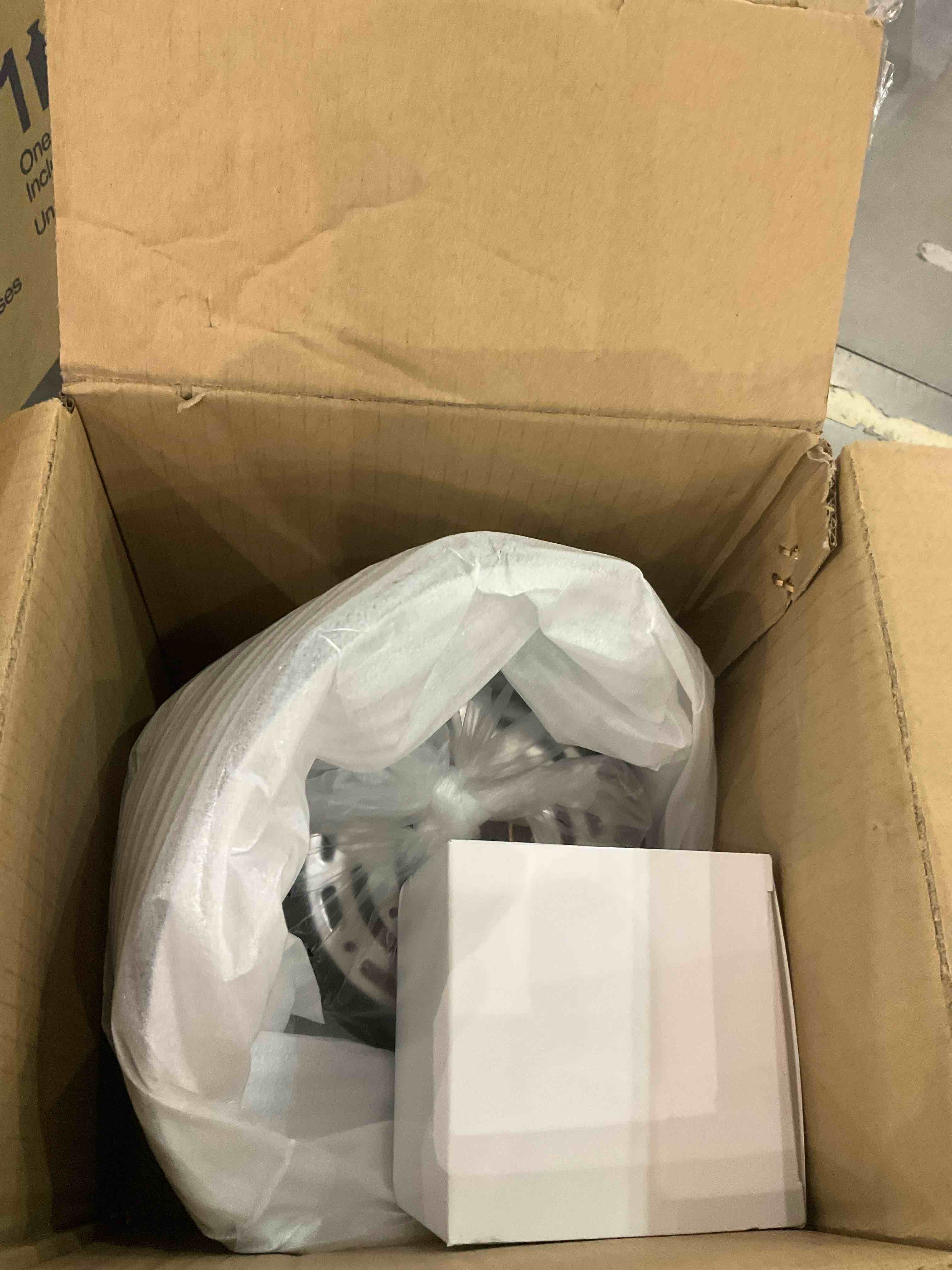 https://s3.amazonaws.com/lotting-images-prod/BargainHunt/EXS01091368_1708609673798.jpeg