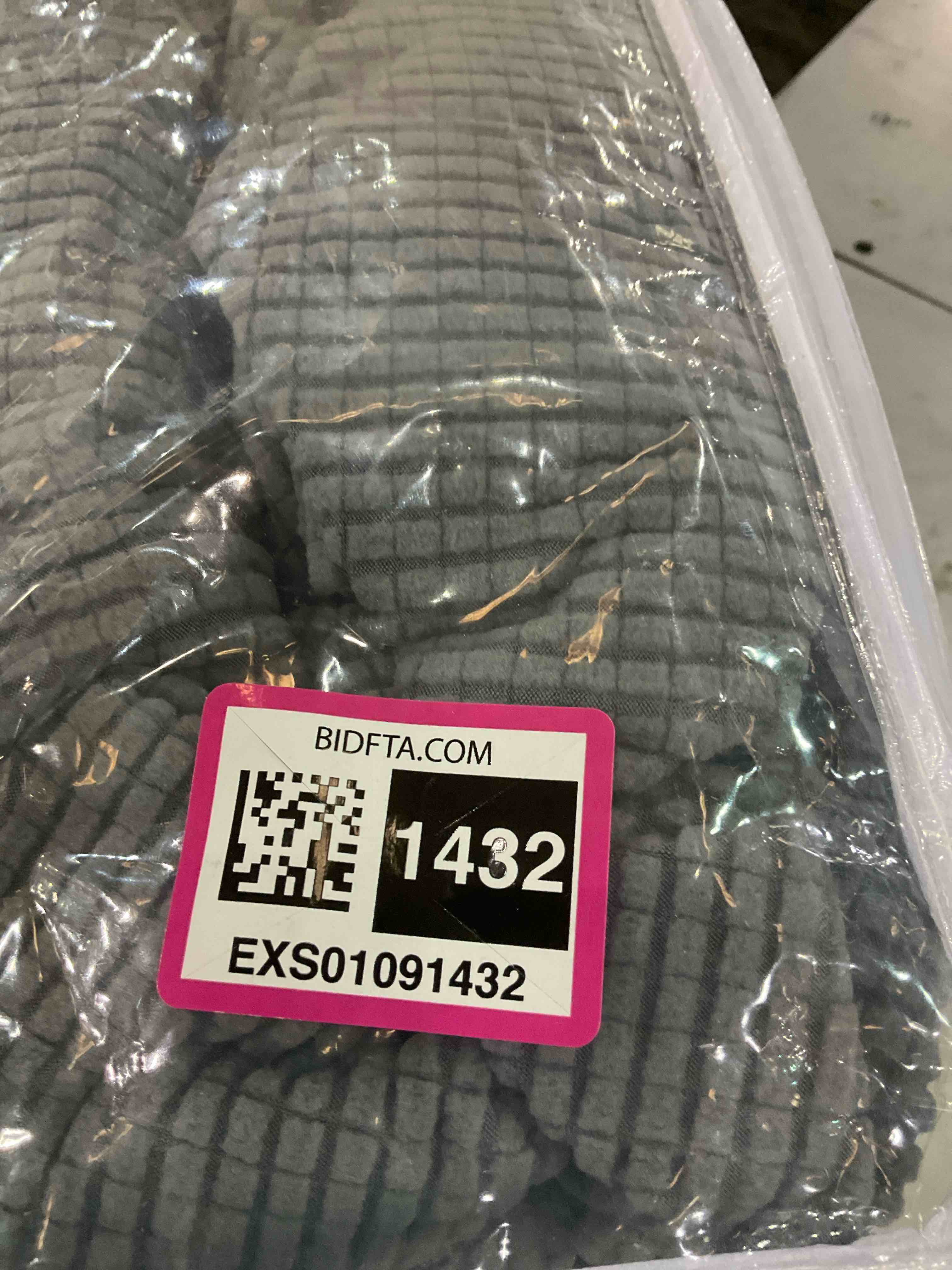 https://s3.amazonaws.com/lotting-images-prod/BargainHunt/EXS01091432_1708618993545.jpeg