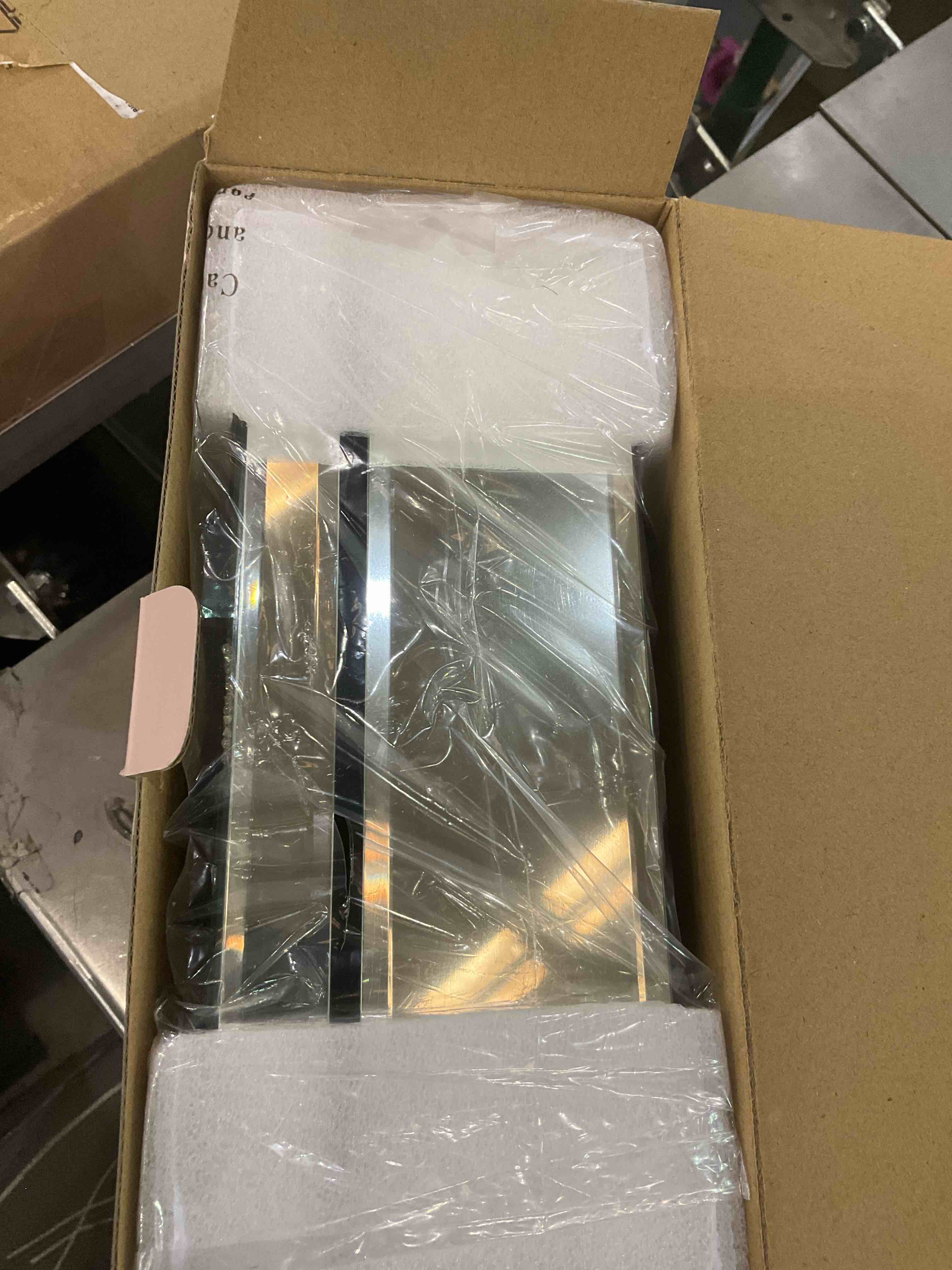 https://s3.amazonaws.com/lotting-images-prod/BargainHunt/EXS01091435_1708619357722.jpeg