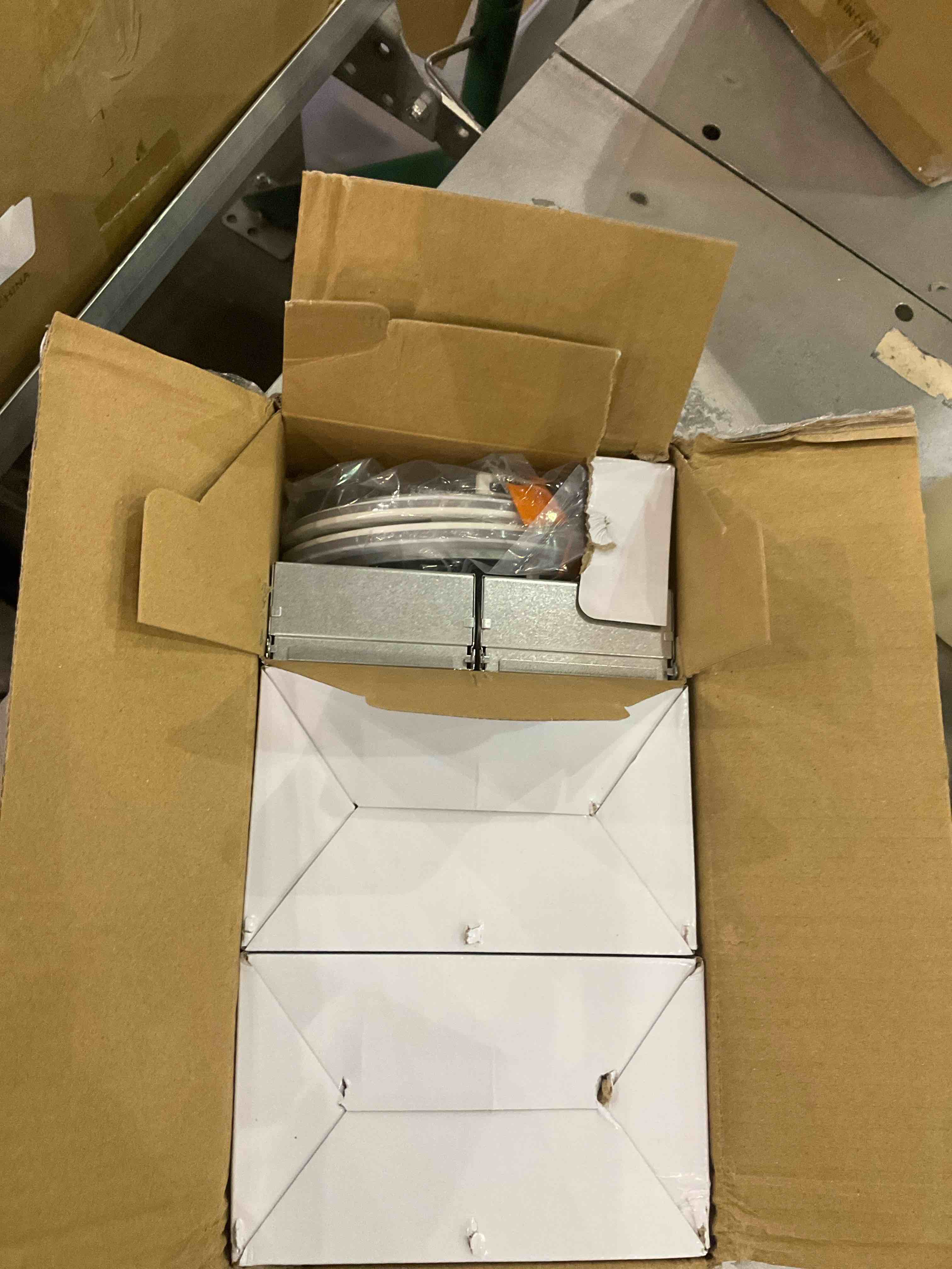 https://s3.amazonaws.com/lotting-images-prod/BargainHunt/EXS01091471_1708625291882.jpeg