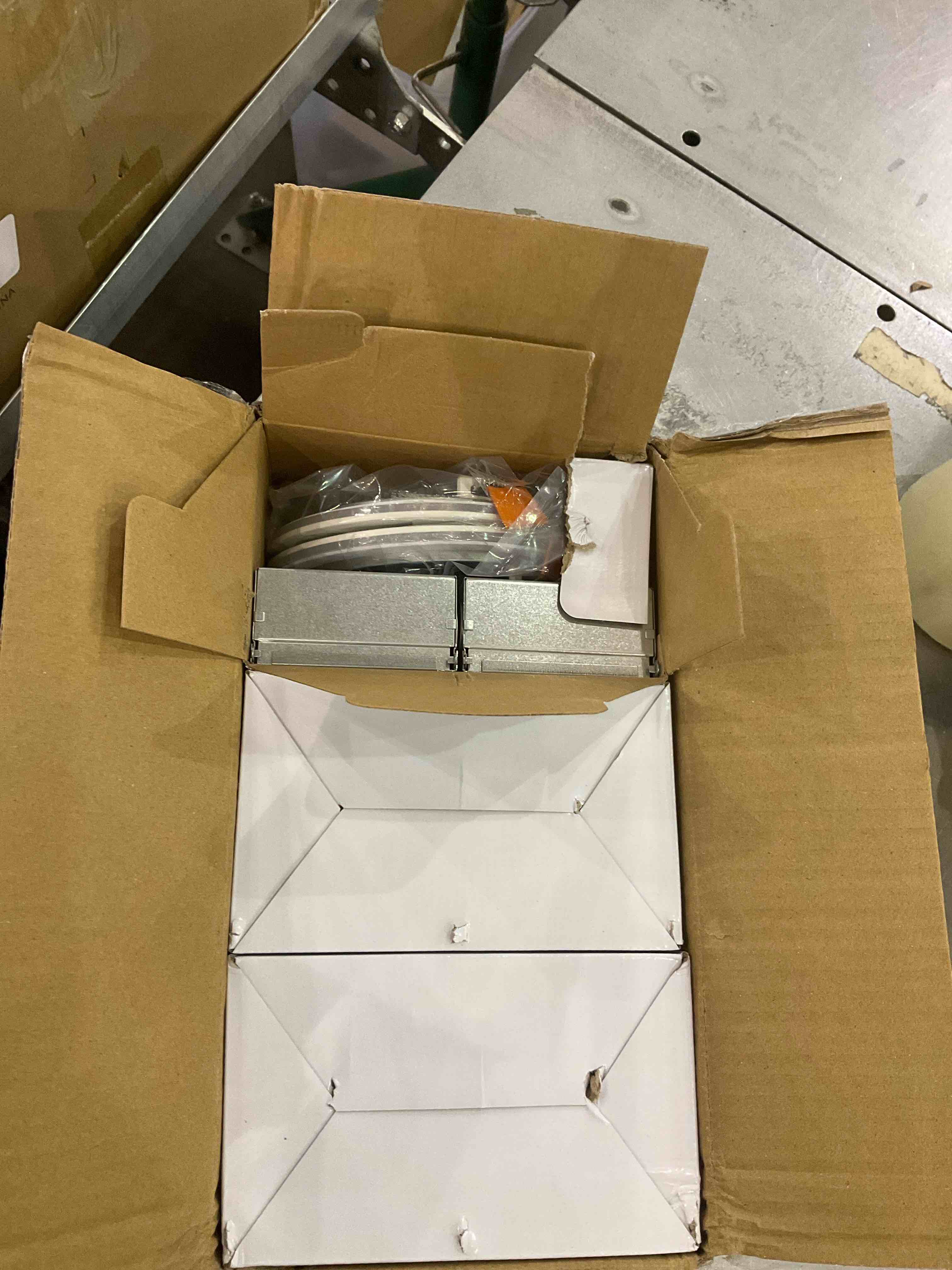 https://s3.amazonaws.com/lotting-images-prod/BargainHunt/EXS01091471_1708625293870.jpeg