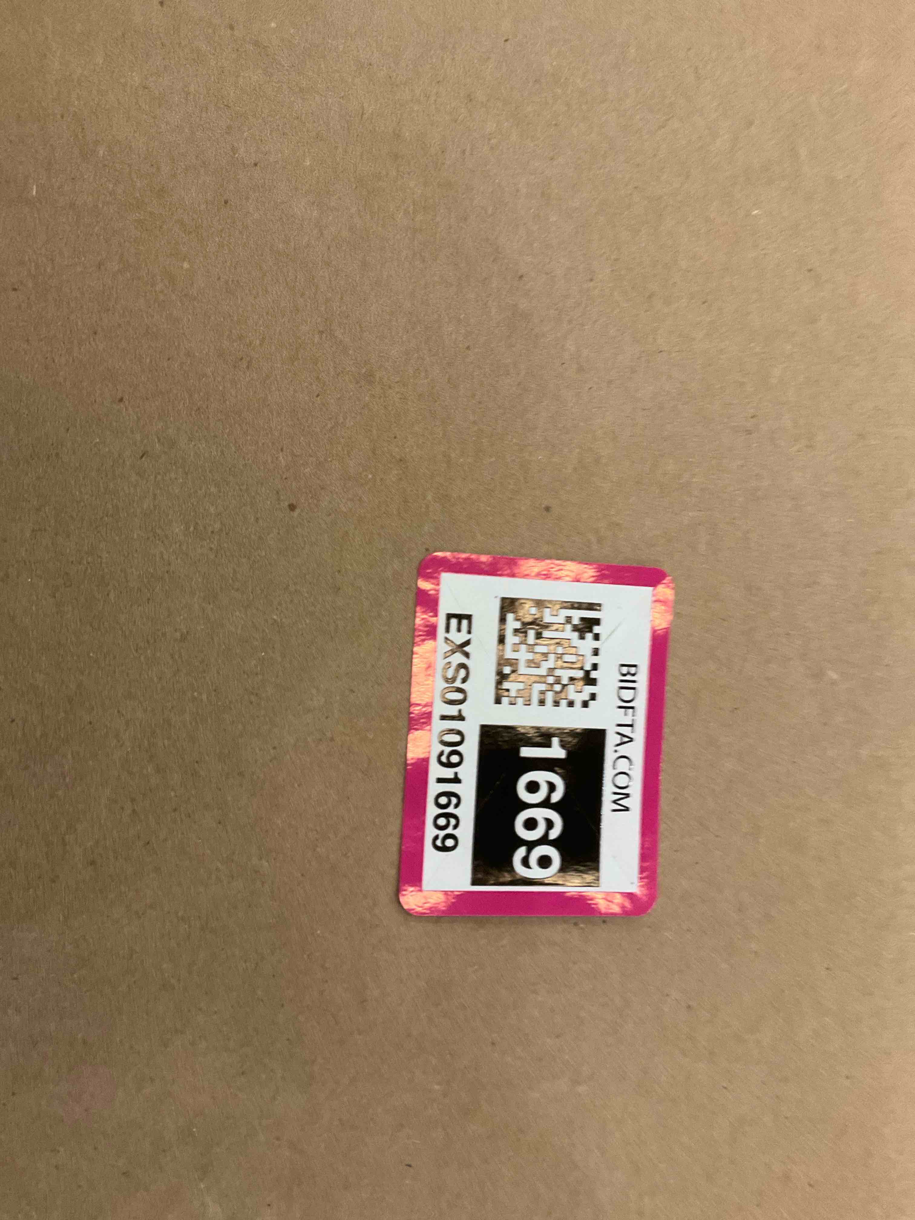 https://s3.amazonaws.com/lotting-images-prod/BargainHunt/EXS01091669_1708020490908.jpeg