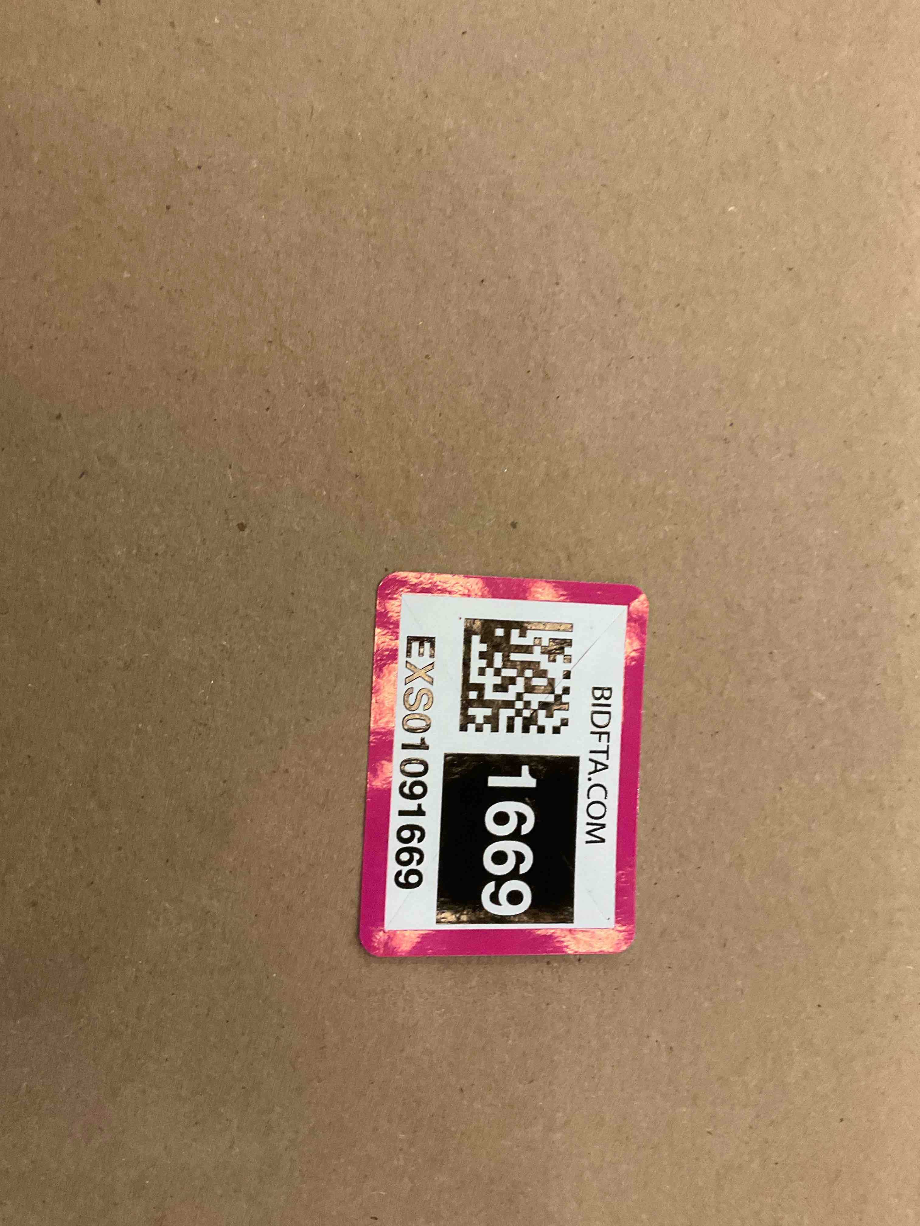 https://s3.amazonaws.com/lotting-images-prod/BargainHunt/EXS01091669_1708020491901.jpeg