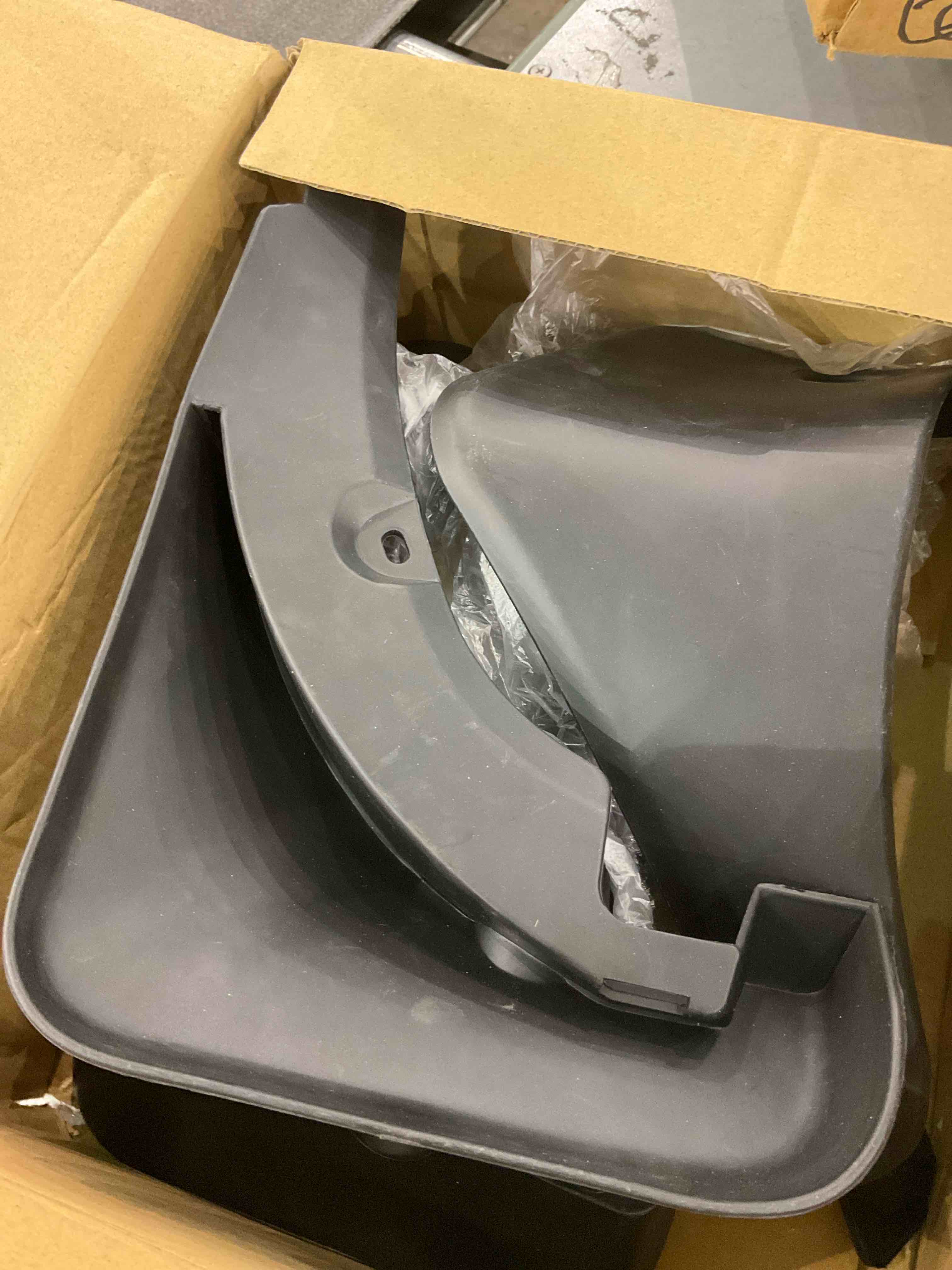 https://s3.amazonaws.com/lotting-images-prod/BargainHunt/EXS01092165_1717590785728.jpeg