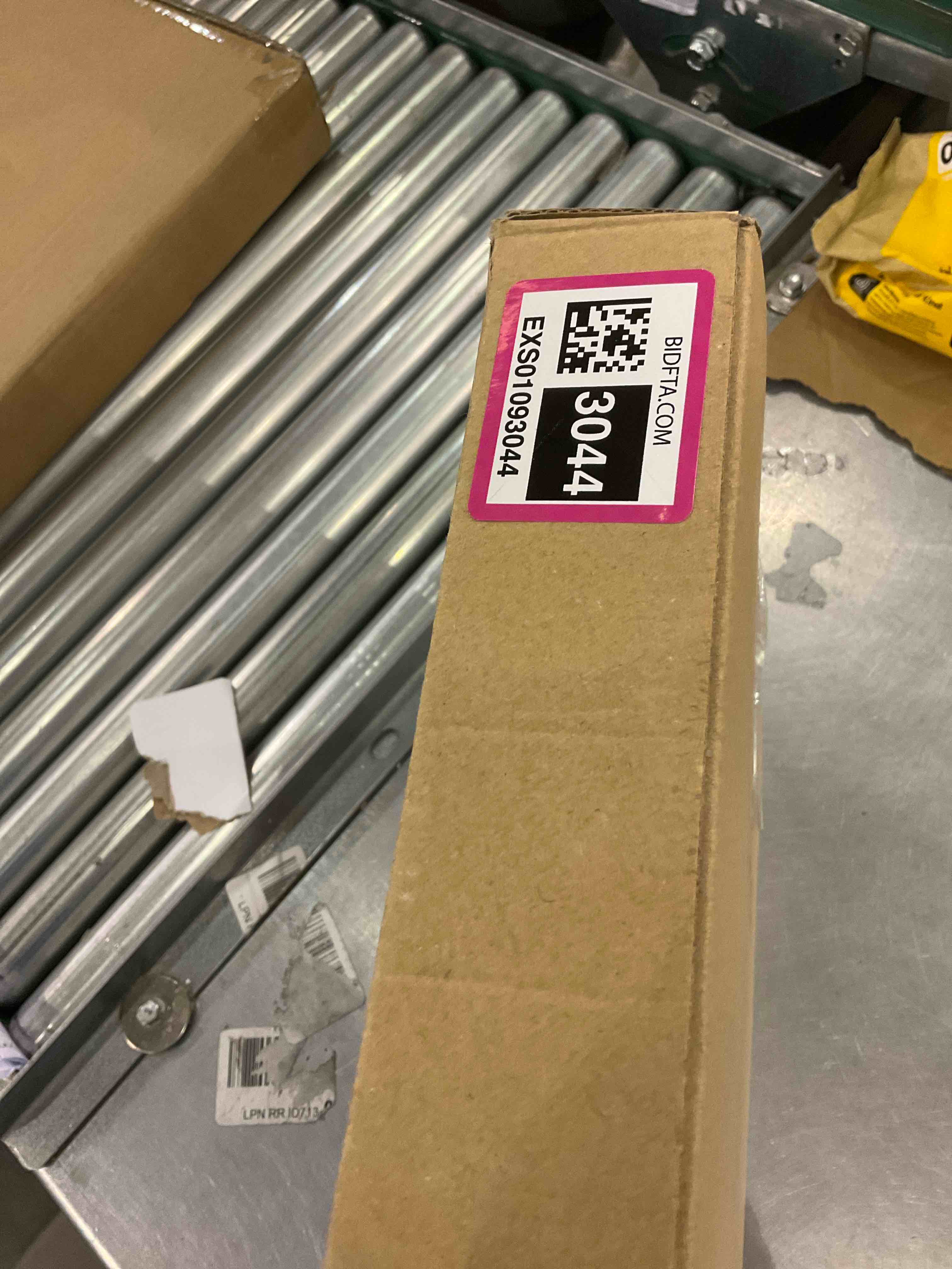 https://s3.amazonaws.com/lotting-images-prod/BargainHunt/EXS01093044_1712064360078.jpeg