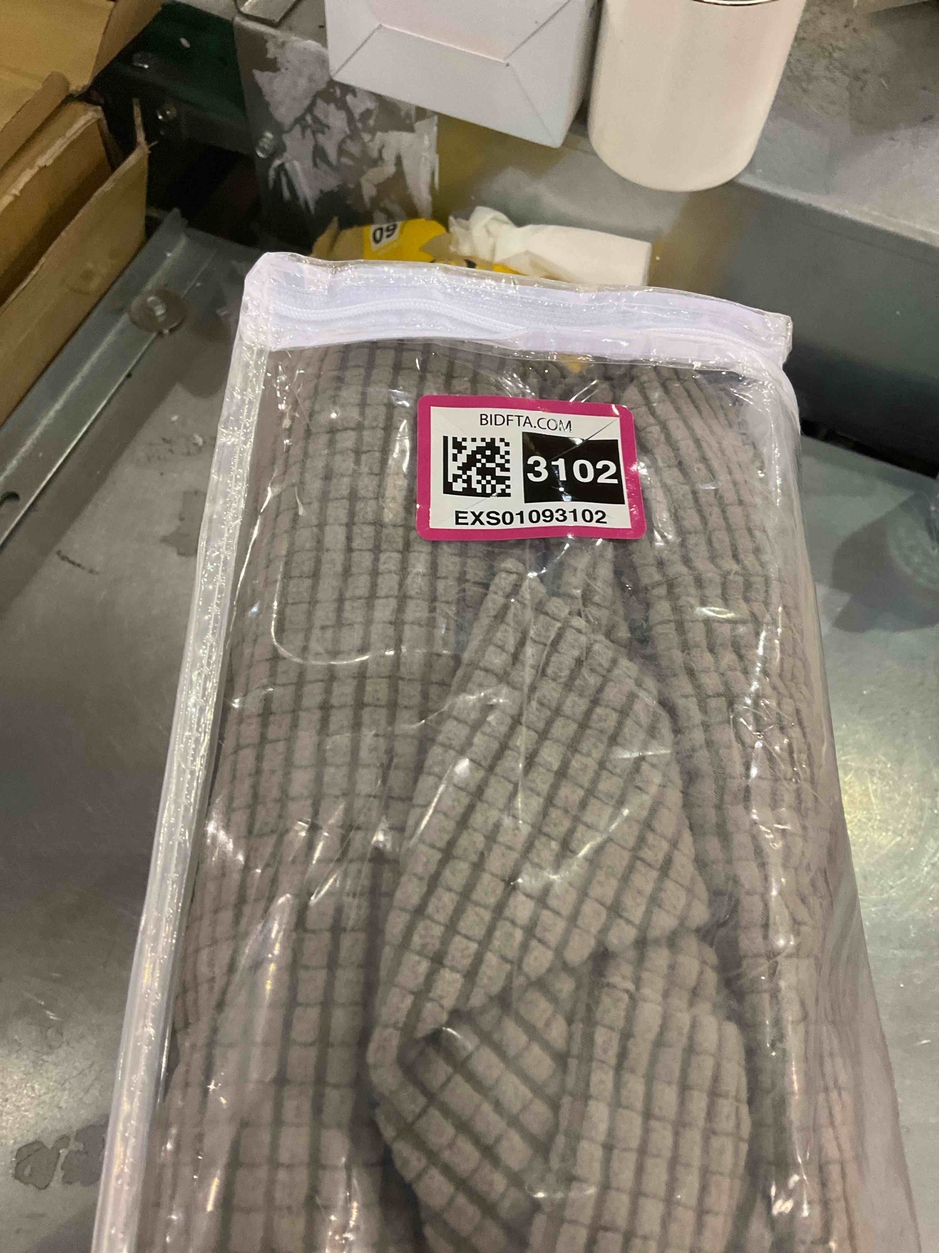 https://s3.amazonaws.com/lotting-images-prod/BargainHunt/EXS01093102_1712071743618.jpeg