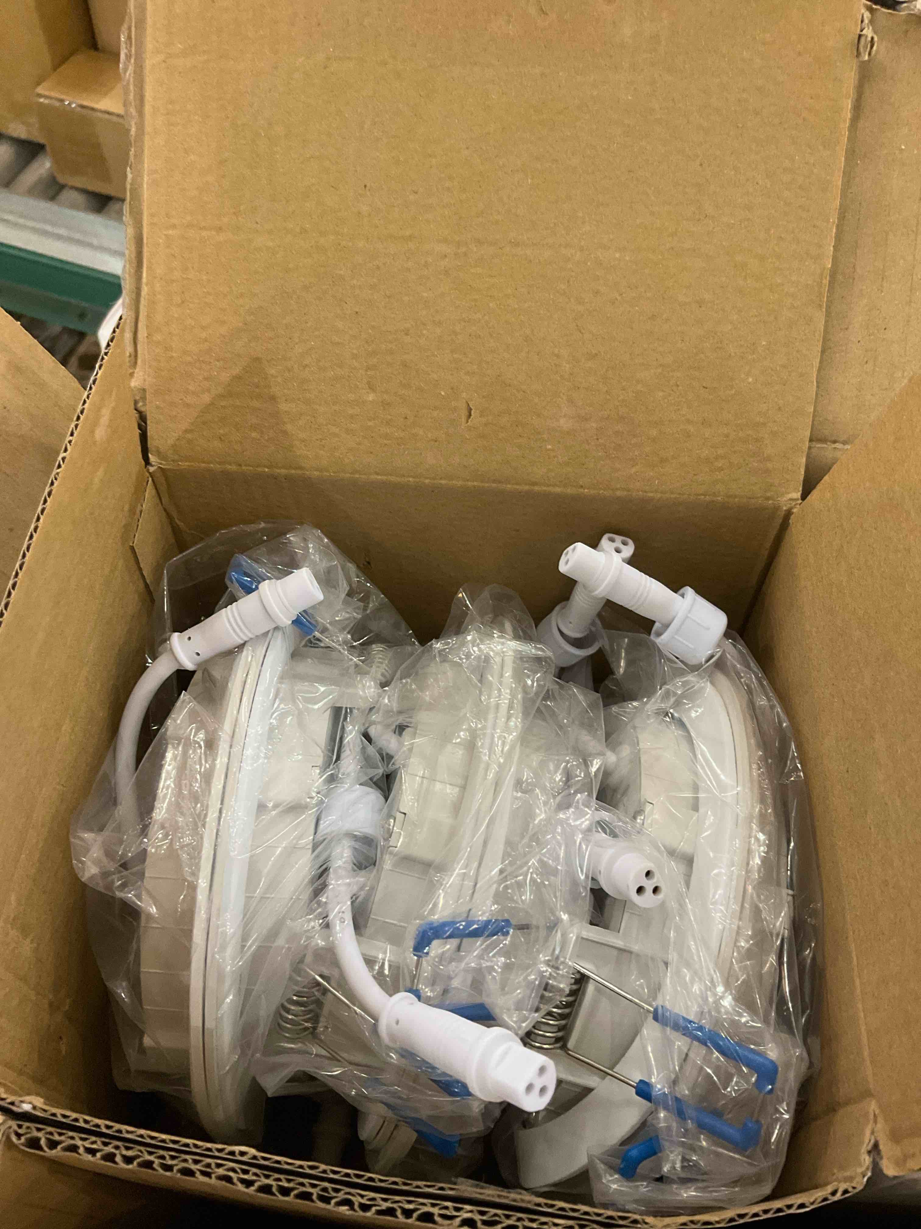 https://s3.amazonaws.com/lotting-images-prod/BargainHunt/EXS01093184_1712153525450.jpeg