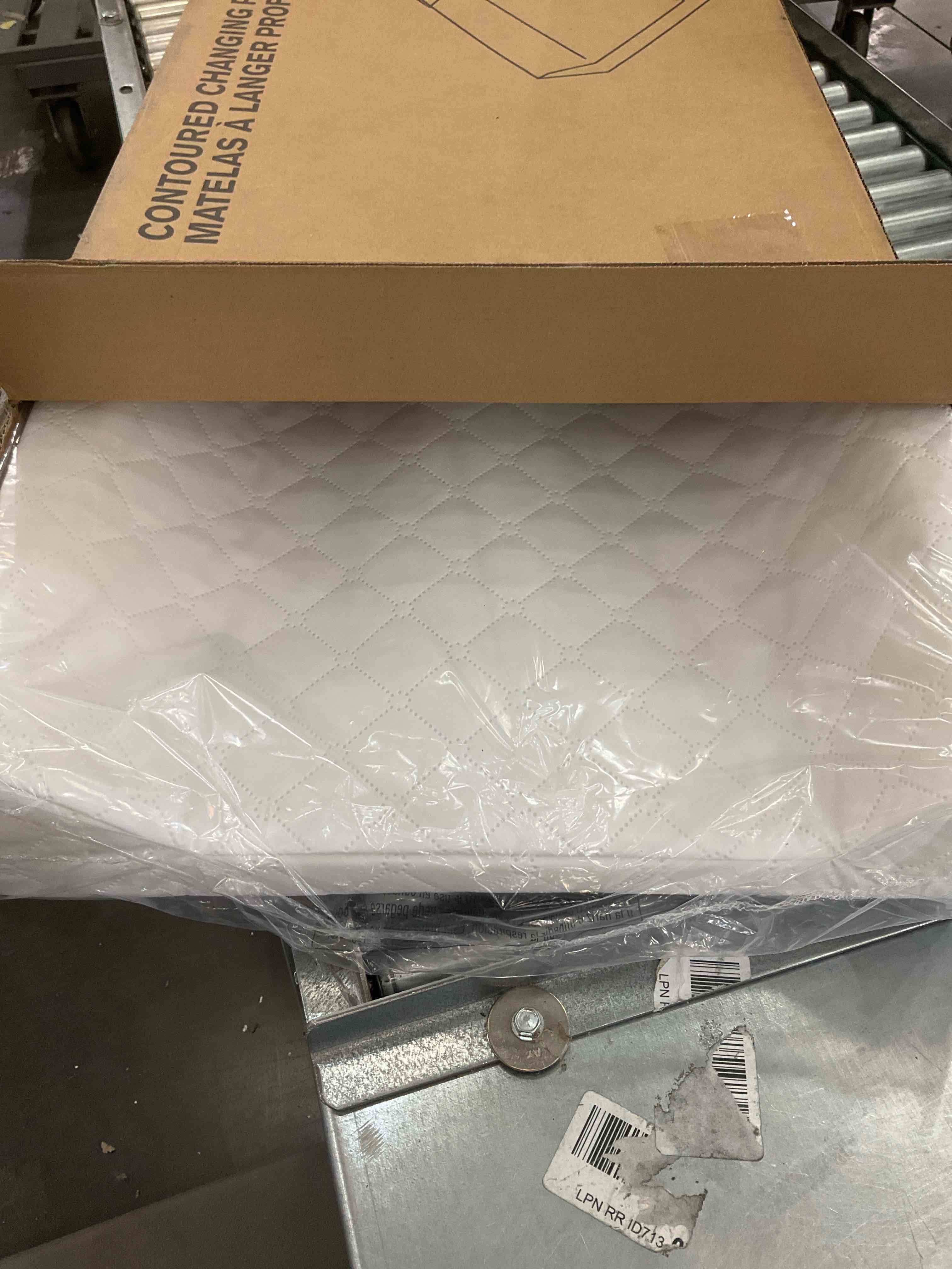 https://s3.amazonaws.com/lotting-images-prod/BargainHunt/EXS01093224_1712158165538.jpeg