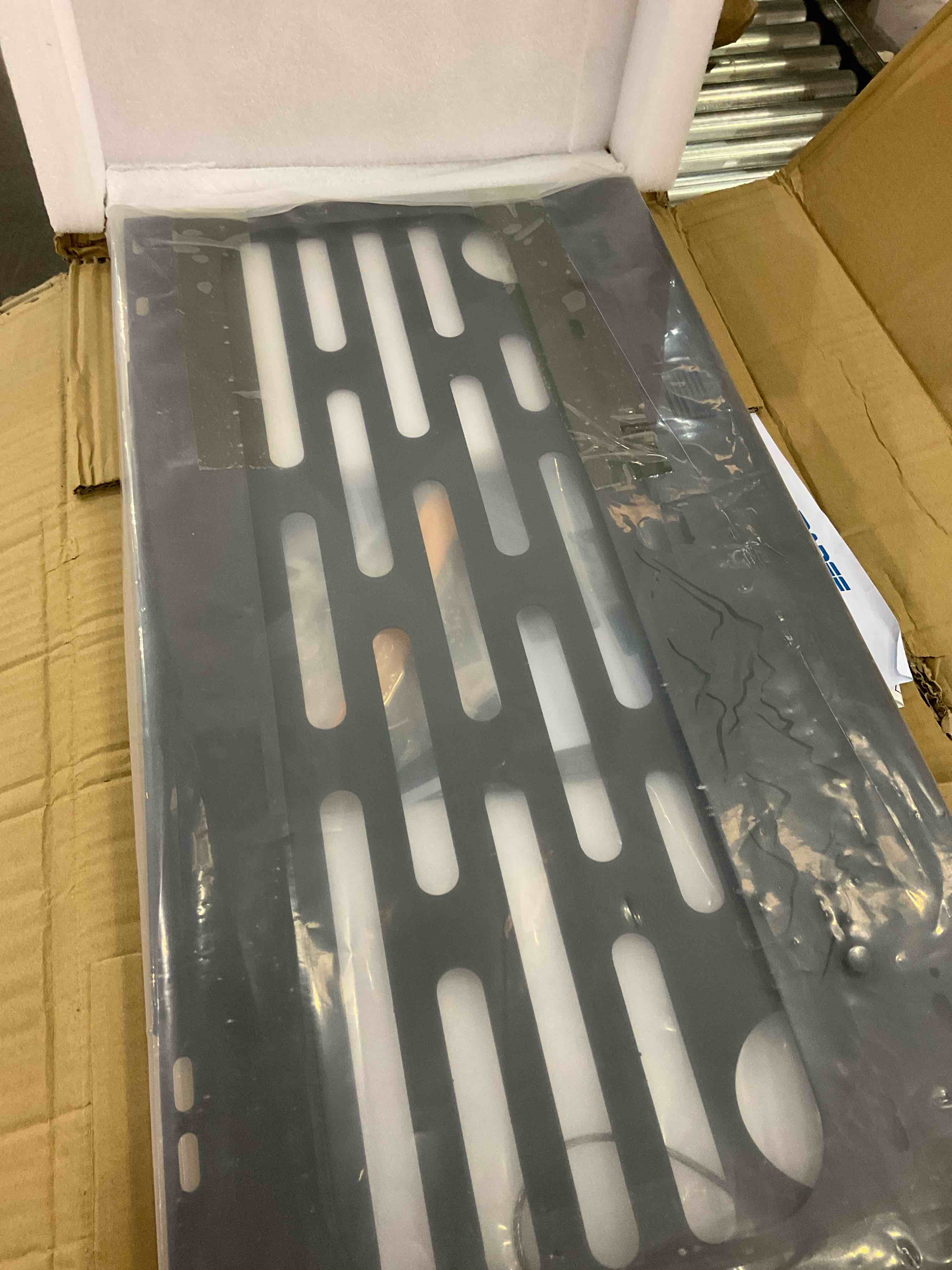 https://s3.amazonaws.com/lotting-images-prod/BargainHunt/EXS01093368_1712240333264.jpeg
