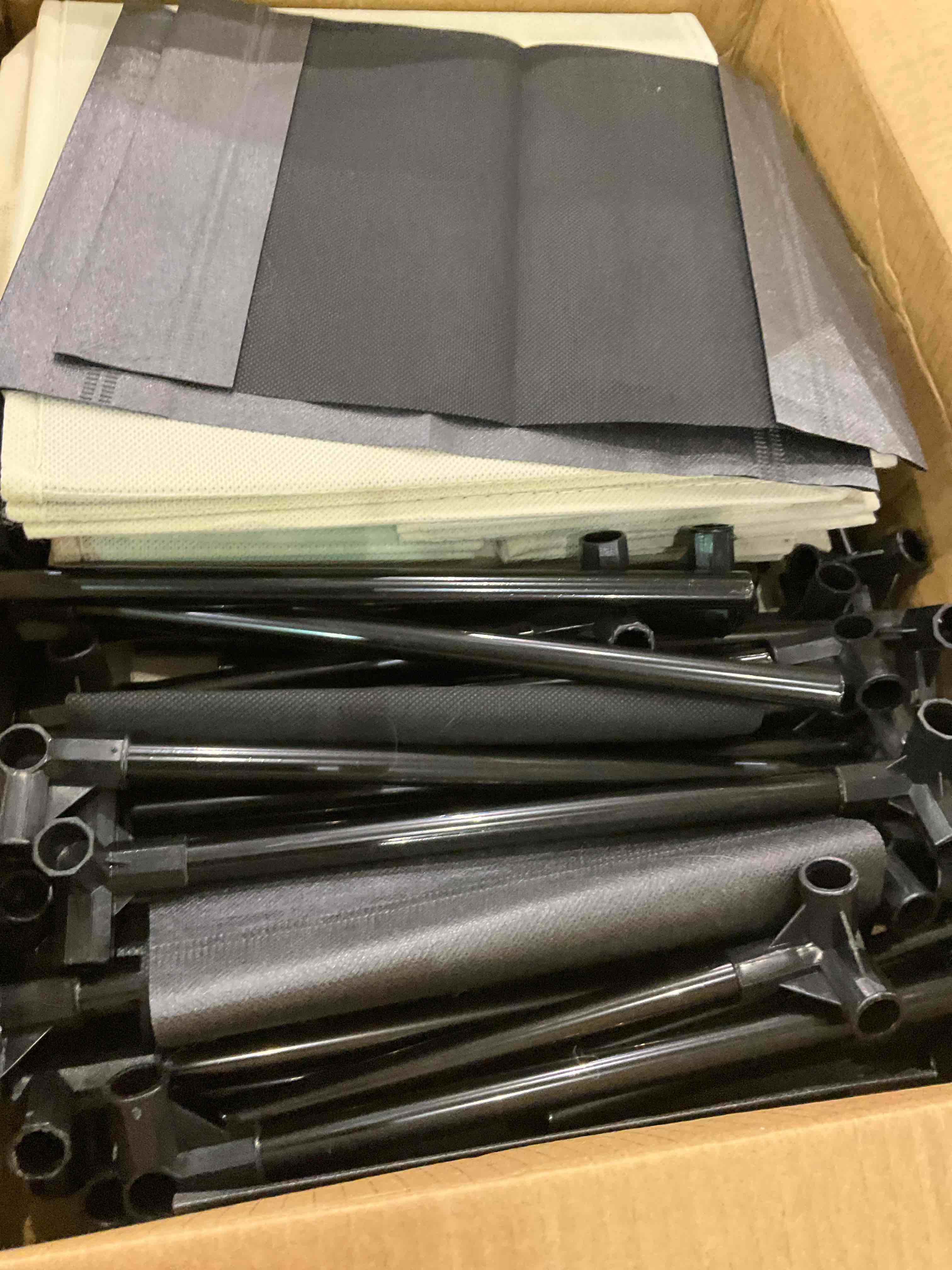 https://s3.amazonaws.com/lotting-images-prod/BargainHunt/EXS01093532_1708692314674.jpeg