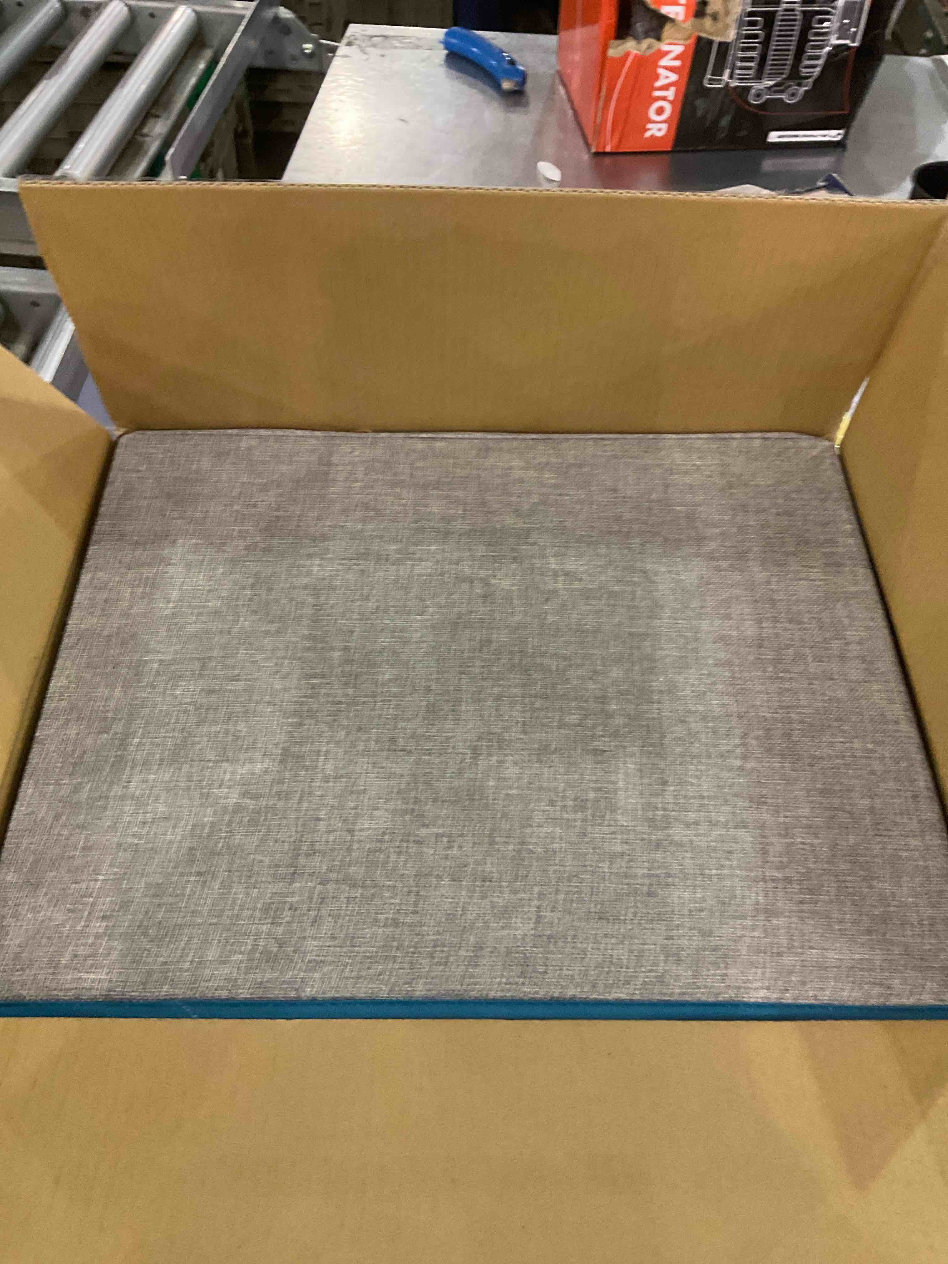 https://s3.amazonaws.com/lotting-images-prod/BargainHunt/EXS01093667_1708950508606.jpeg