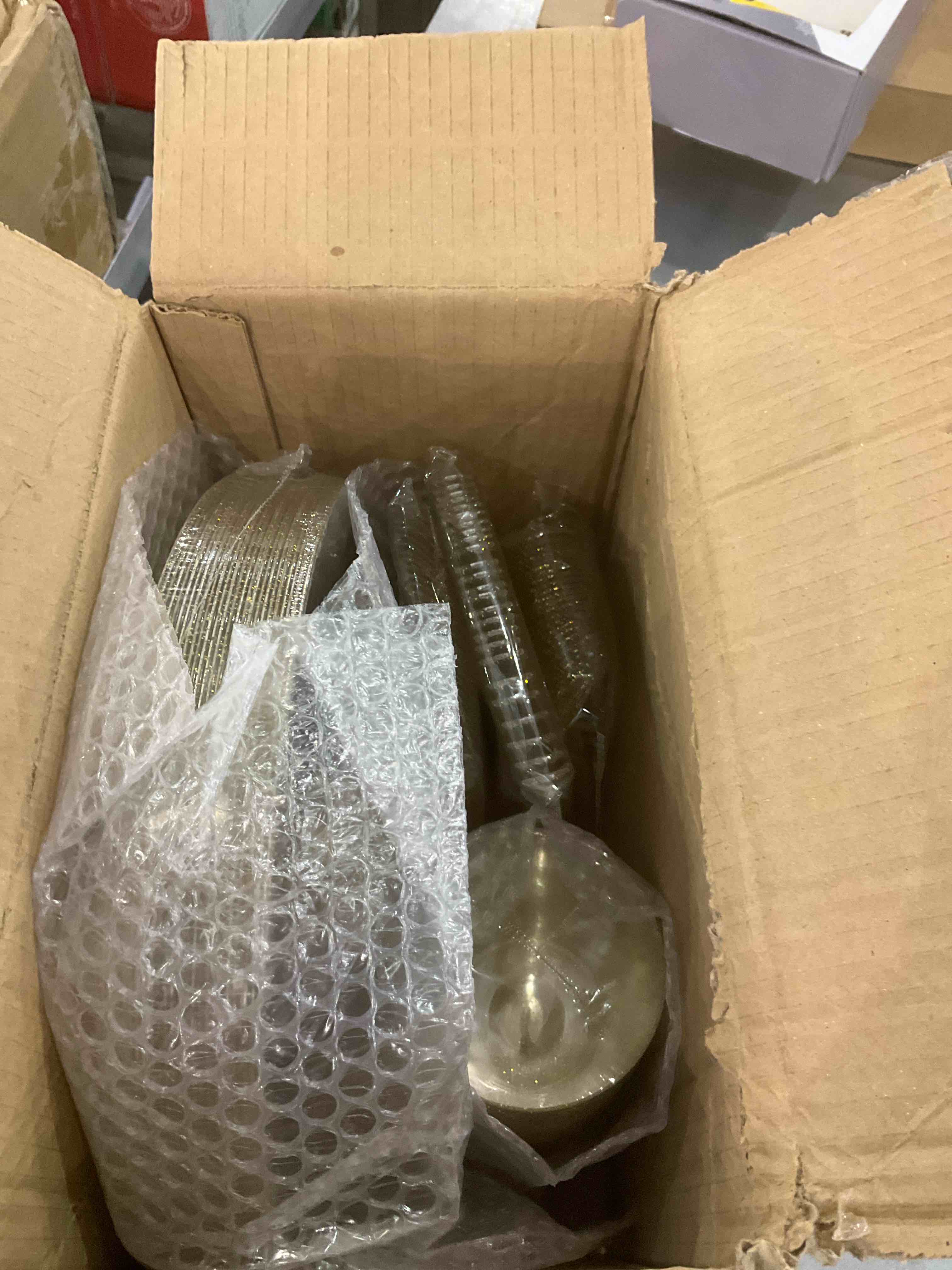 https://s3.amazonaws.com/lotting-images-prod/BargainHunt/EXS01093669_1708950717264.jpeg