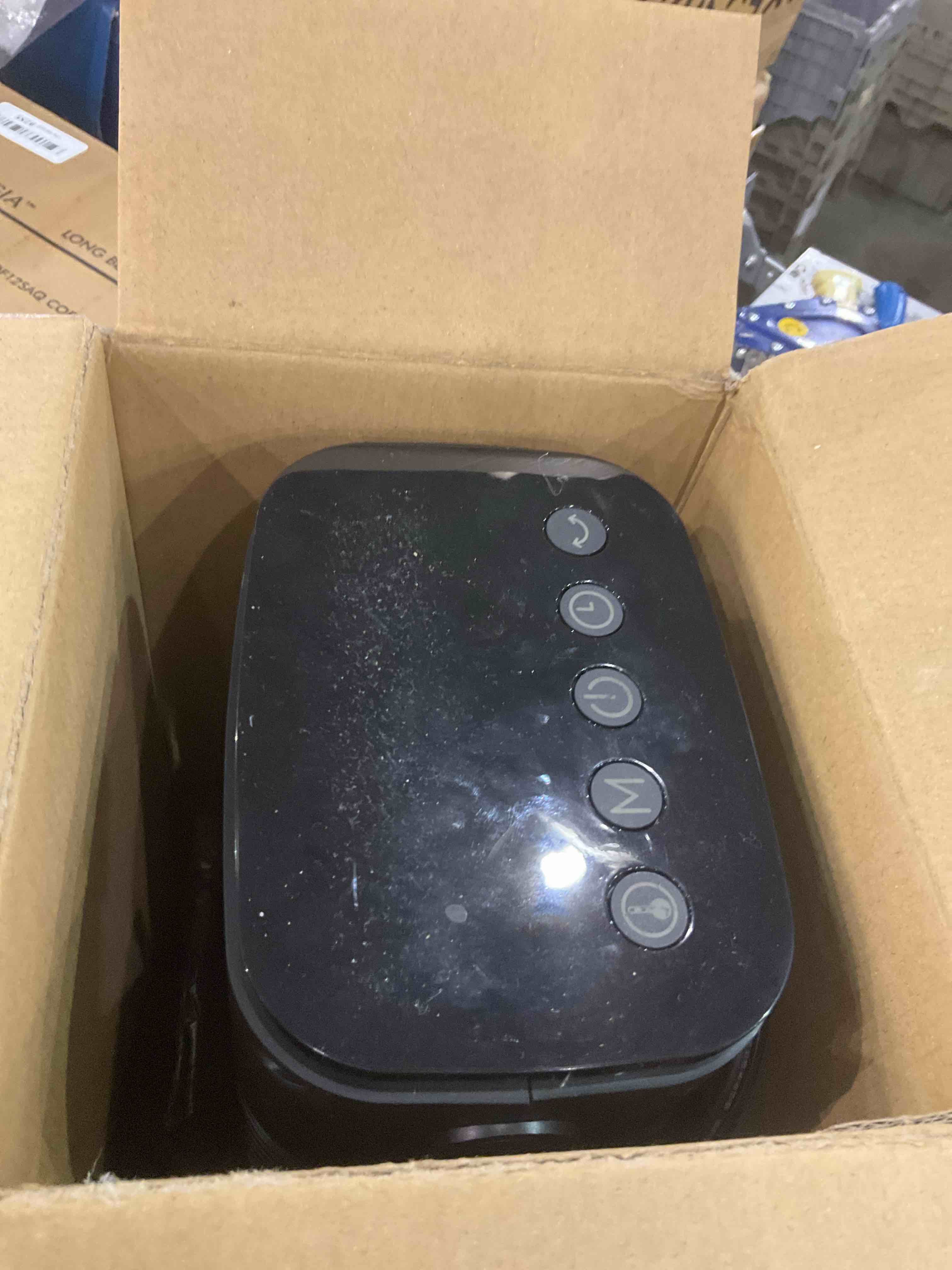 https://s3.amazonaws.com/lotting-images-prod/BargainHunt/EXS01093681_1708952049114.jpeg