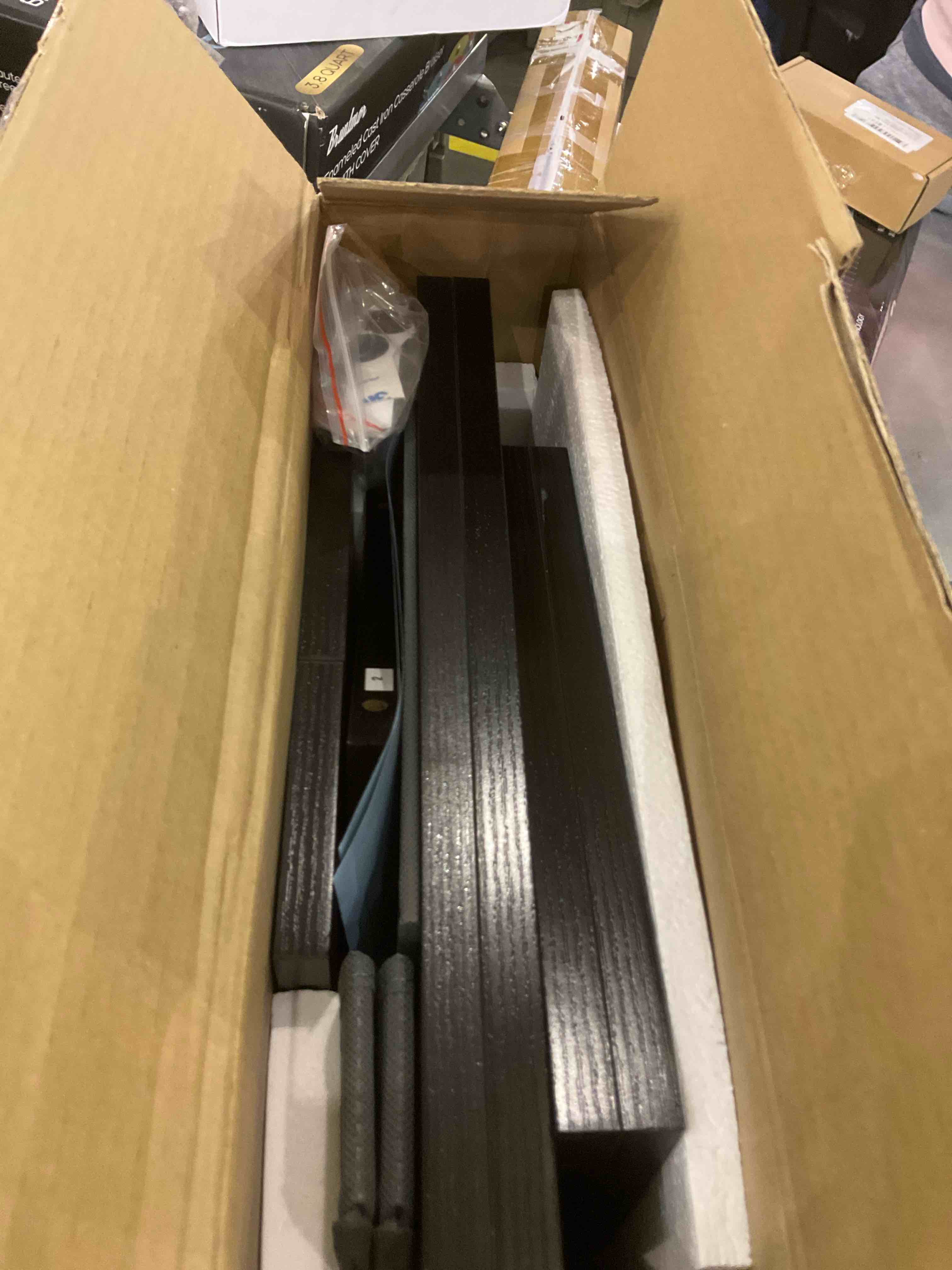 https://s3.amazonaws.com/lotting-images-prod/BargainHunt/EXS01093696_1708953900836.jpeg